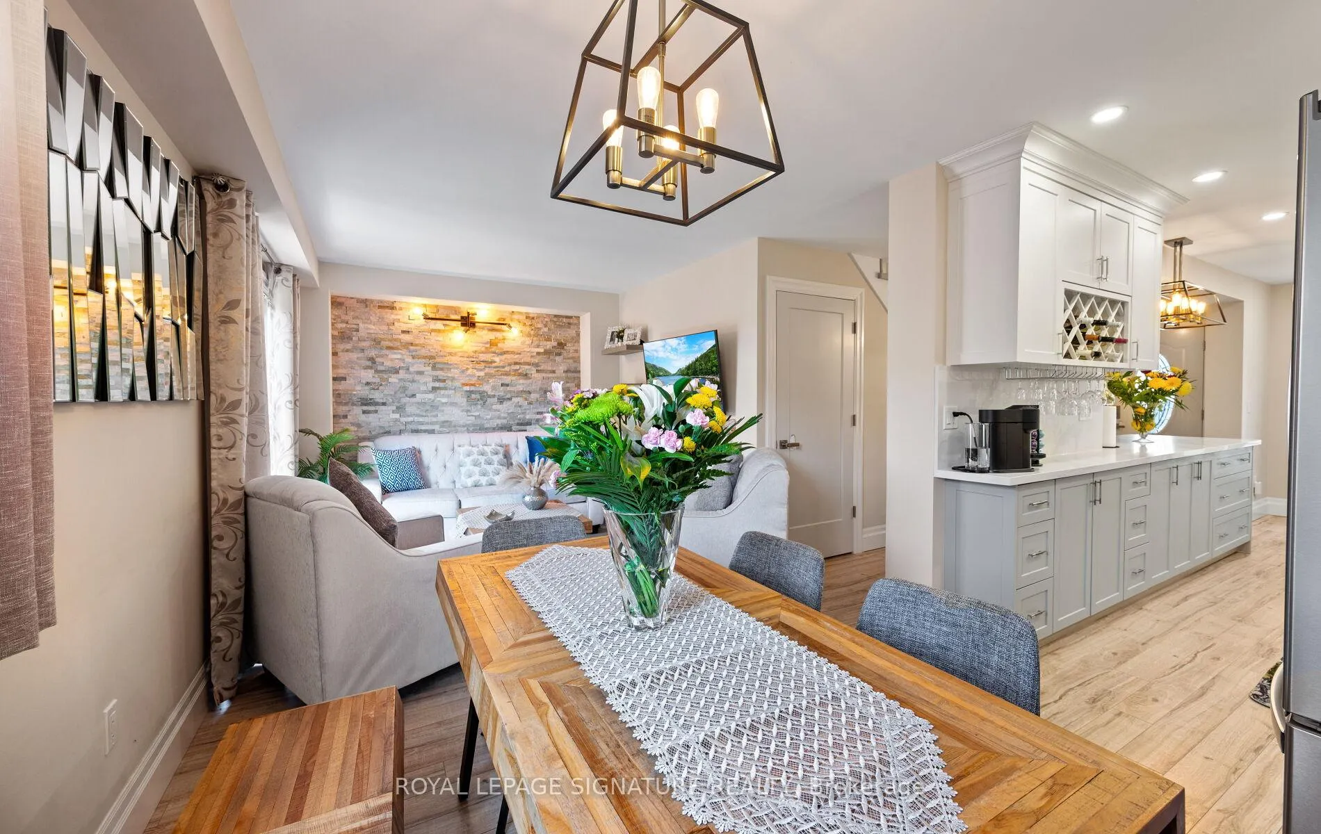 Photo 6 of 12 Hewitt Crescent, Ajax, South East — HOMEH