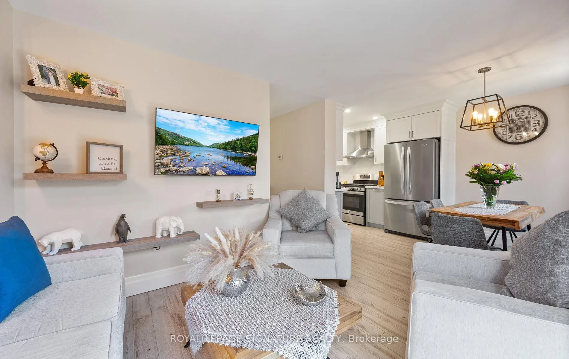 Photo 9 of 12 Hewitt Crescent, Ajax, South East — HOMEH
