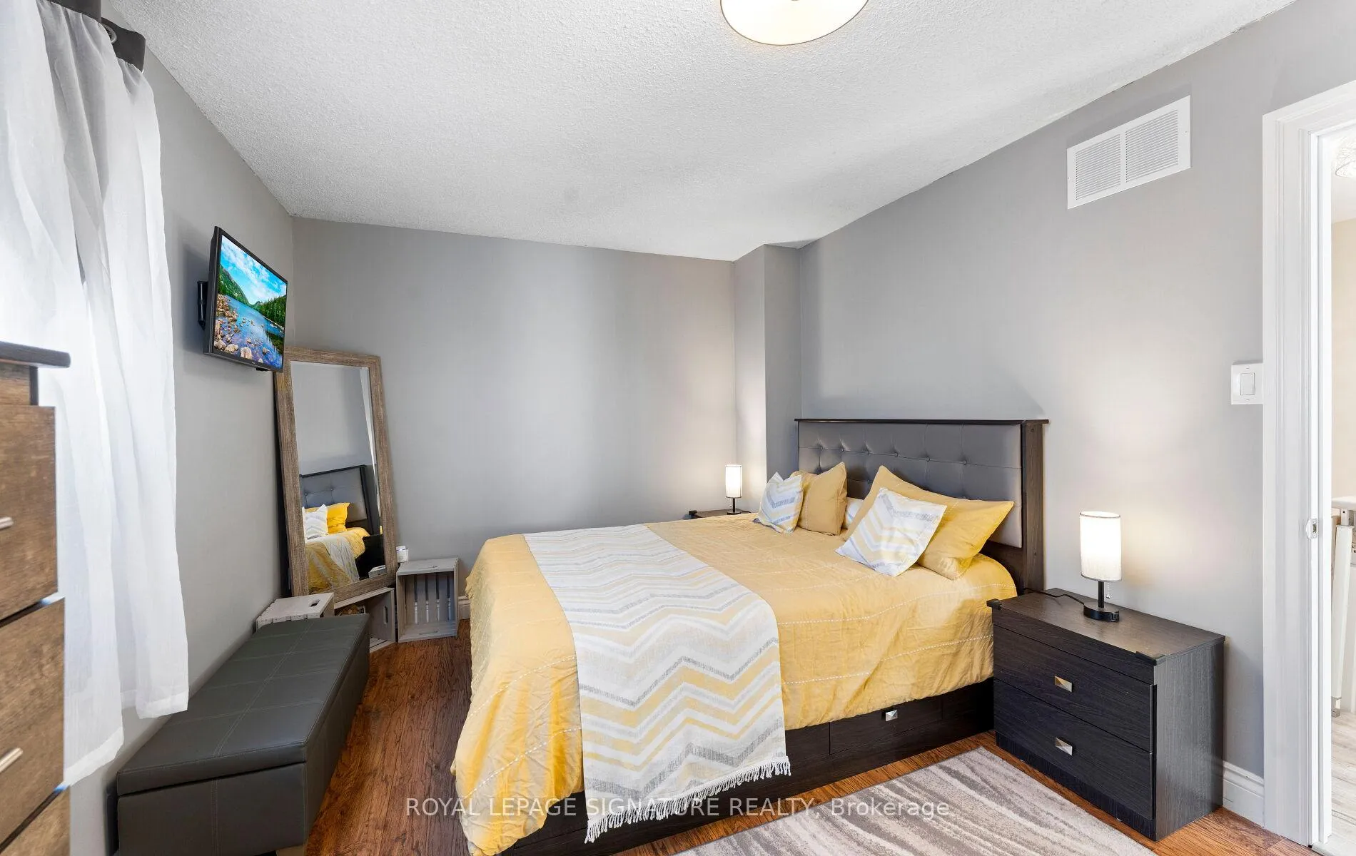 Photo 13 of 12 Hewitt Crescent, Ajax, South East — HOMEH