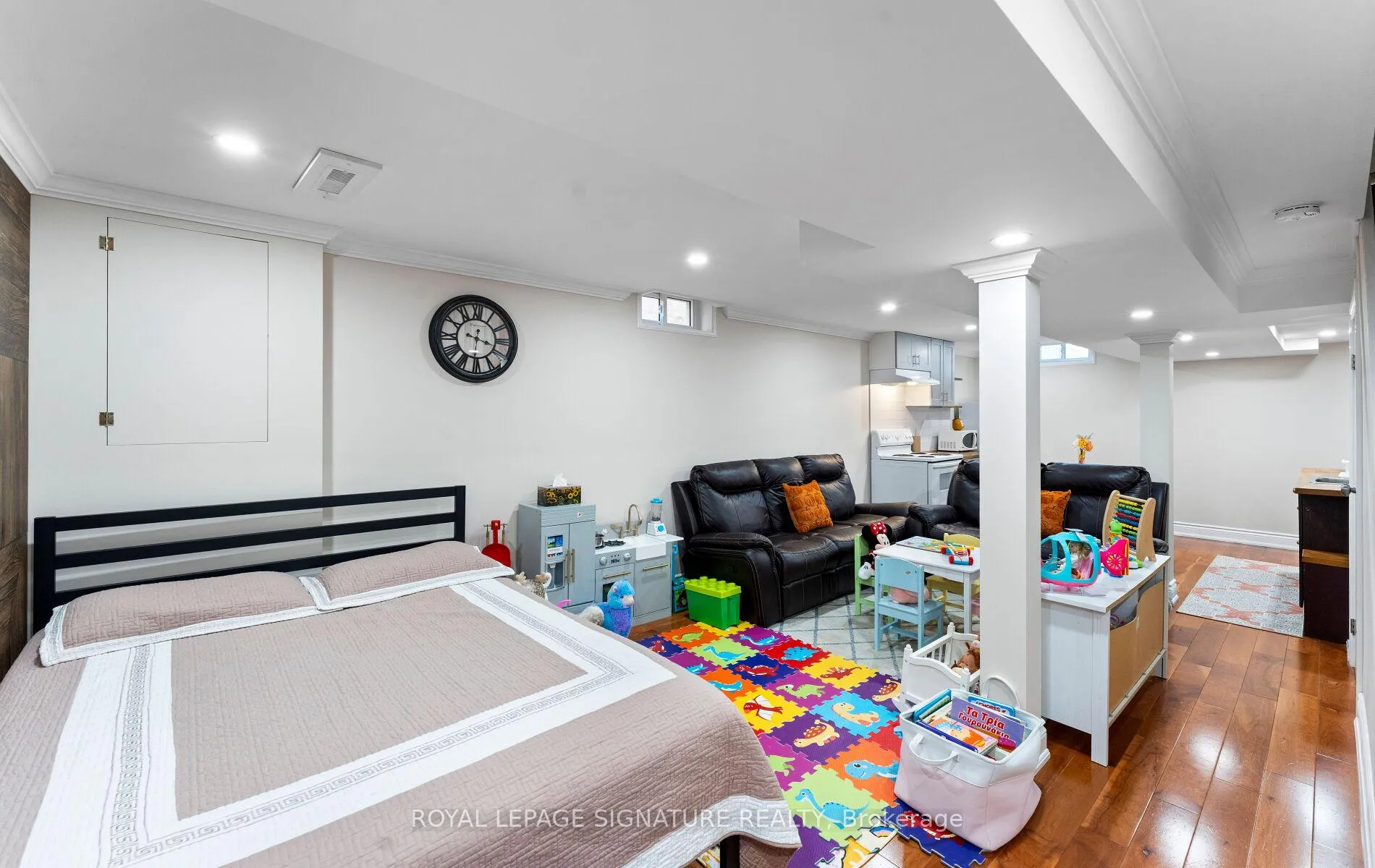Photo 20 of 12 Hewitt Crescent, Ajax, South East — HOMEH