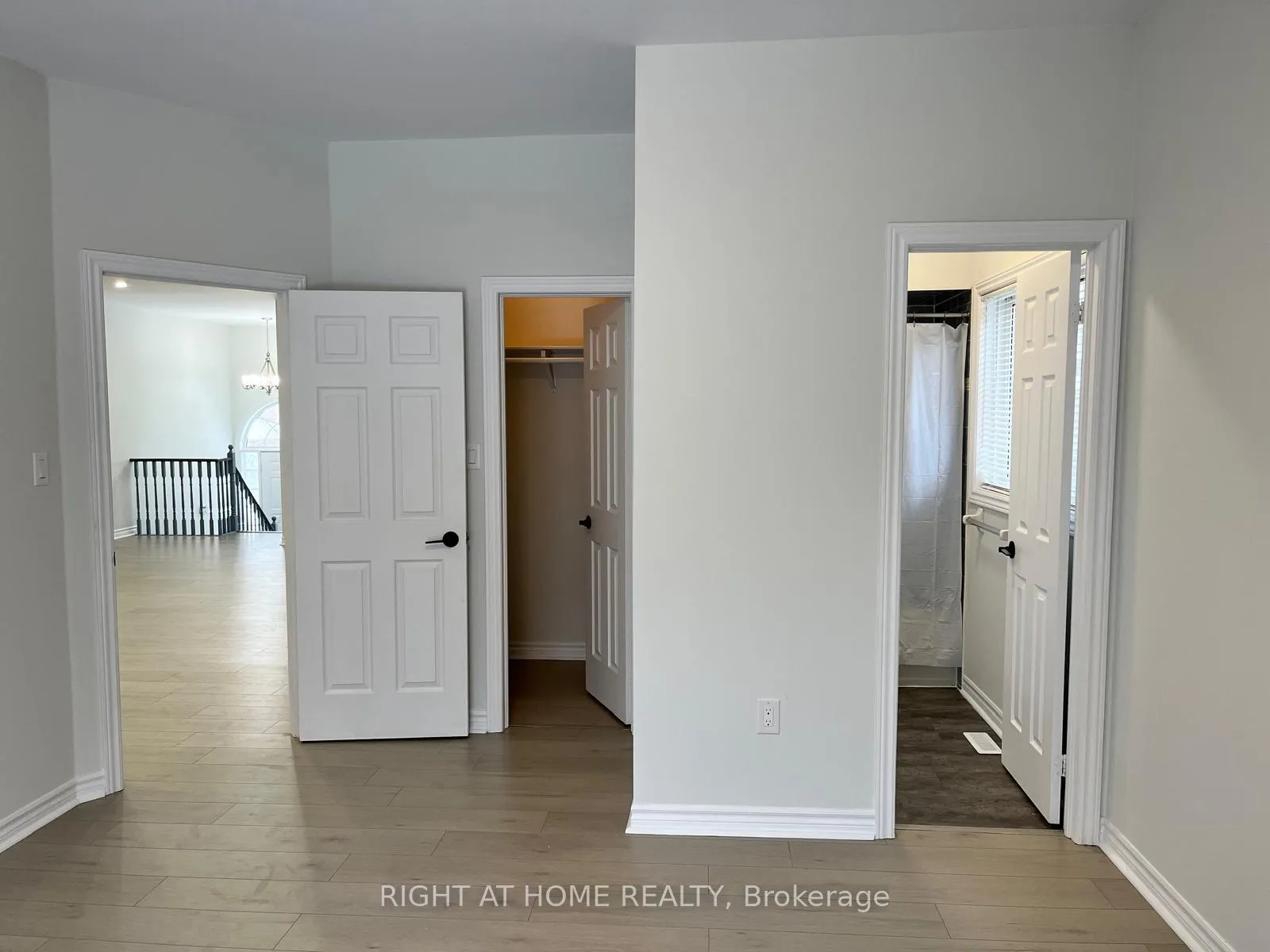 Photo 7 of 63 Jessica Drive, Barrie, Painswick South — HOMEH