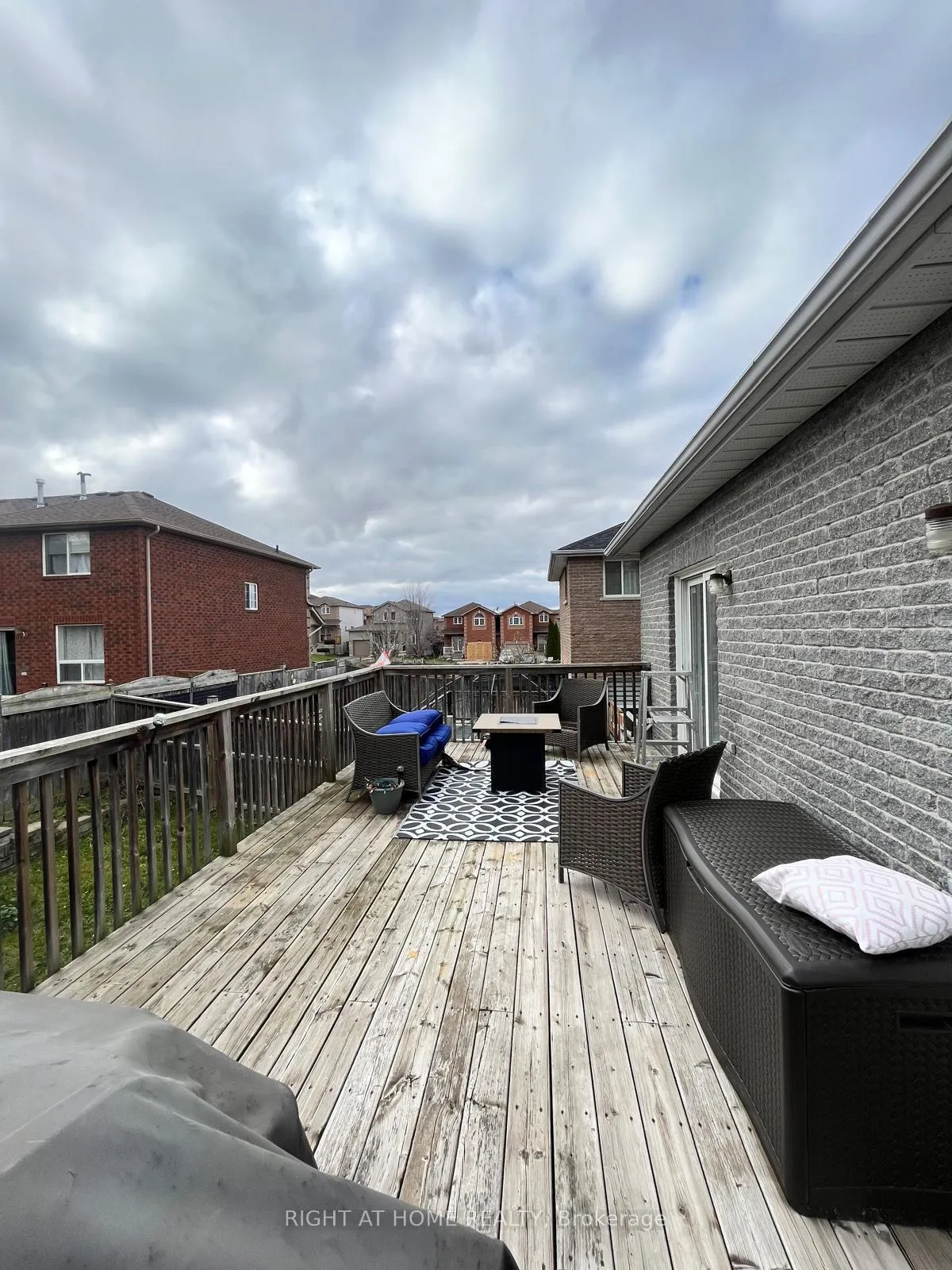 Photo 11 of 63 Jessica Drive, Barrie, Painswick South — HOMEH