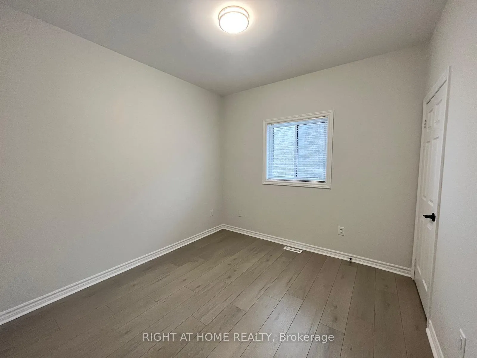 Photo 12 of 63 Jessica Drive, Barrie, Painswick South — HOMEH