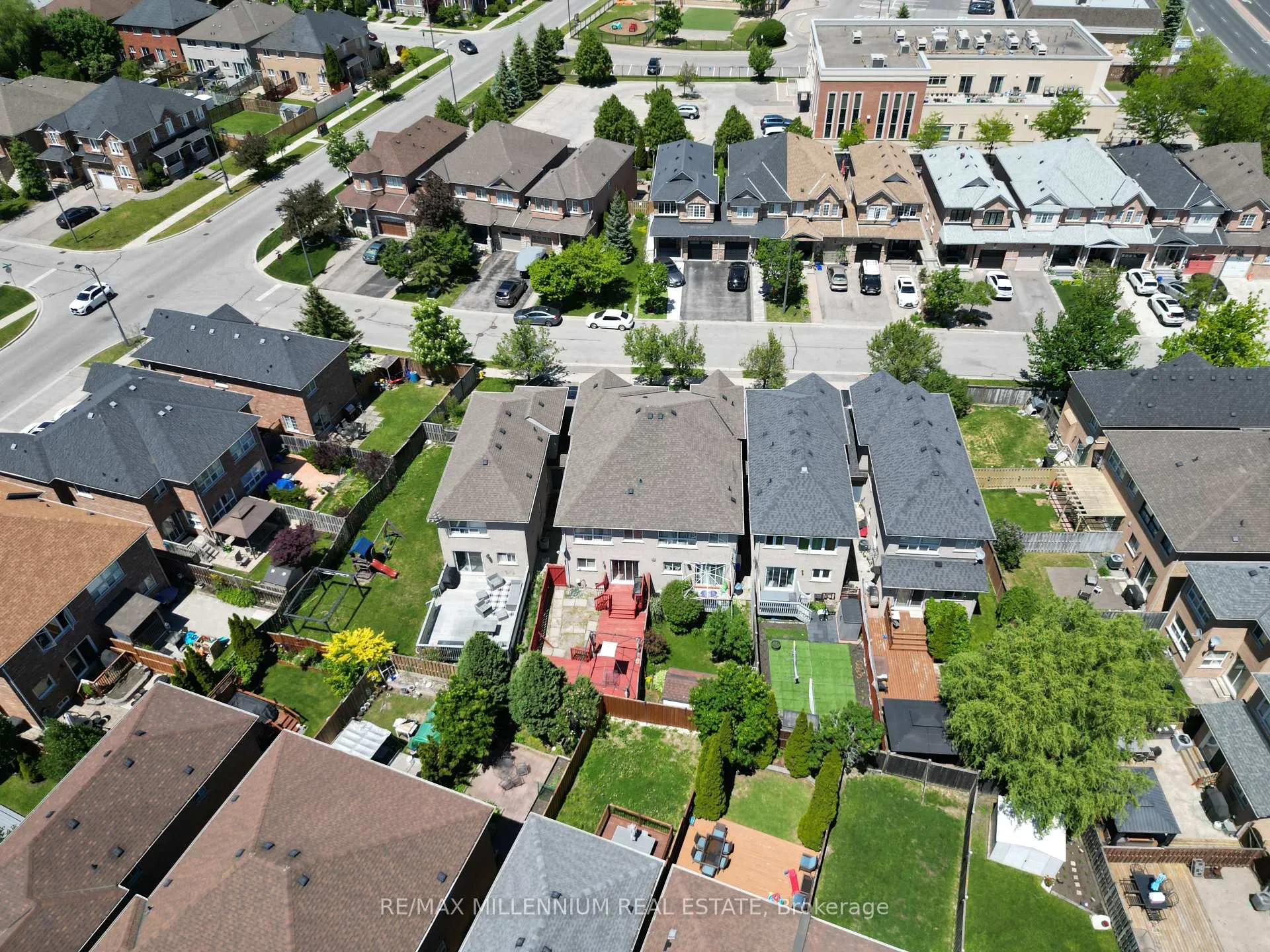 Photo 2 of 29 Major Oaks Drive, Brampton, Madoc — HOMEH
