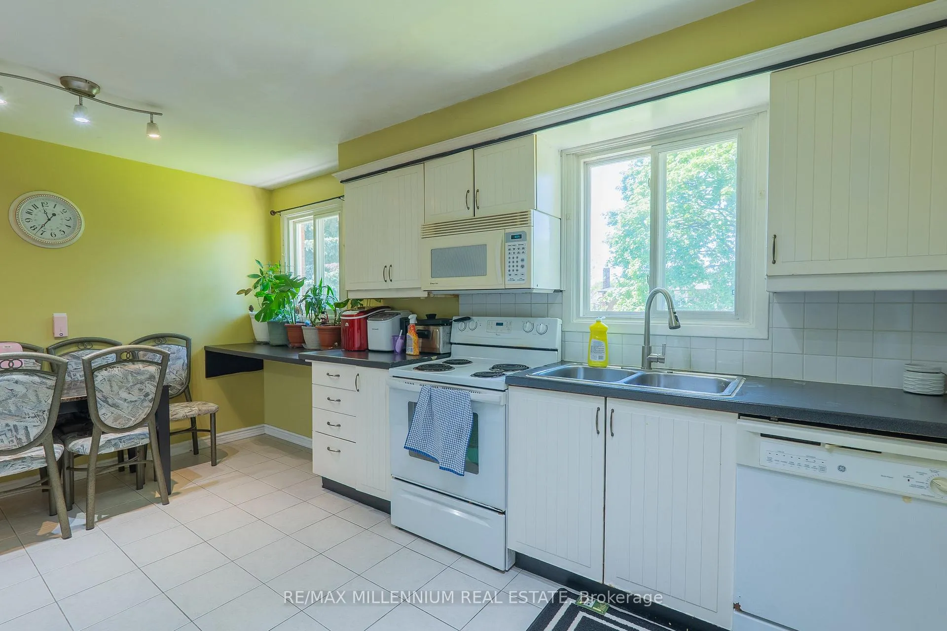 Photo 30 of 29 Major Oaks Drive, Brampton, Madoc — HOMEH