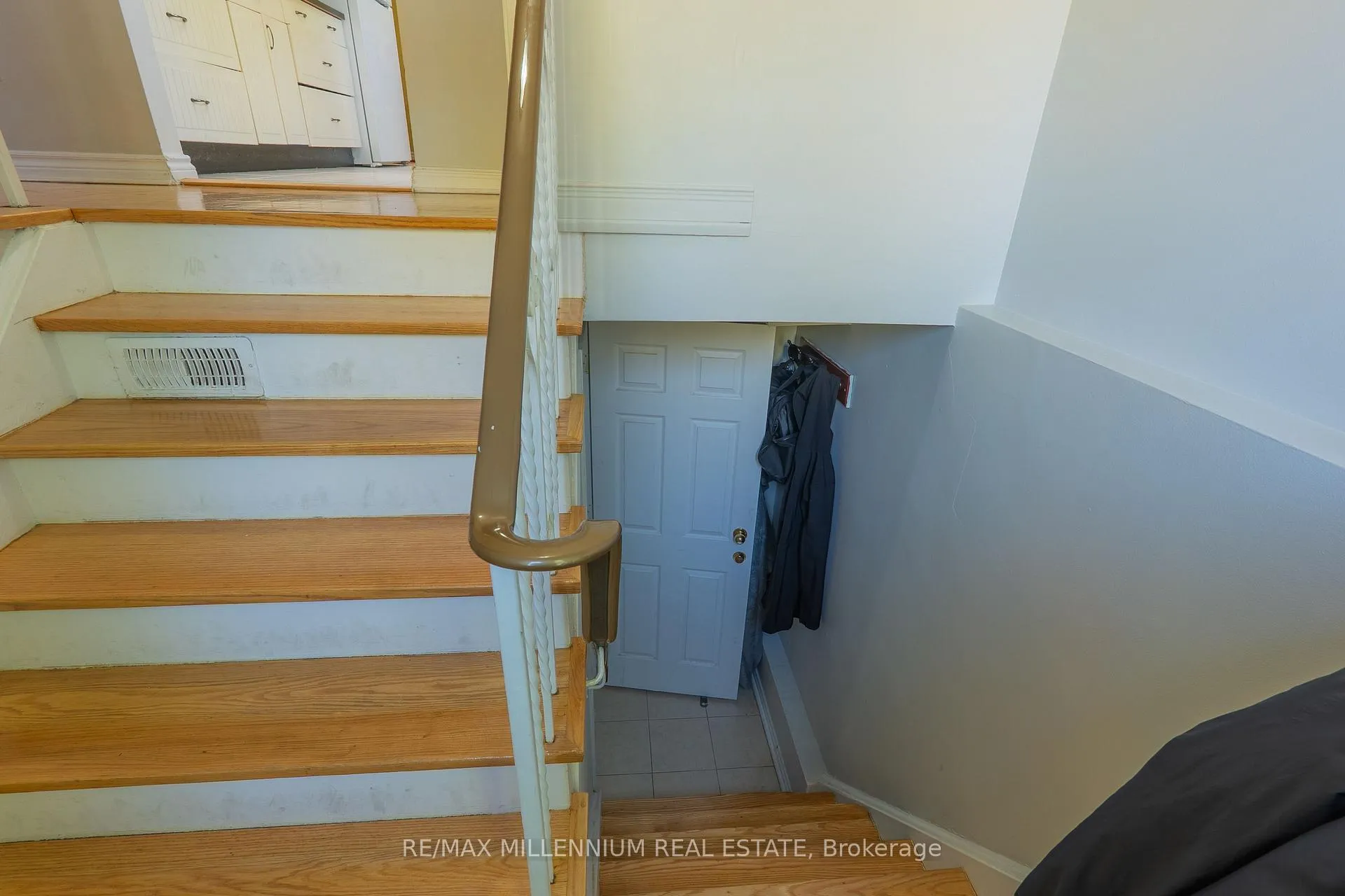 Photo 32 of 29 Major Oaks Drive, Brampton, Madoc — HOMEH