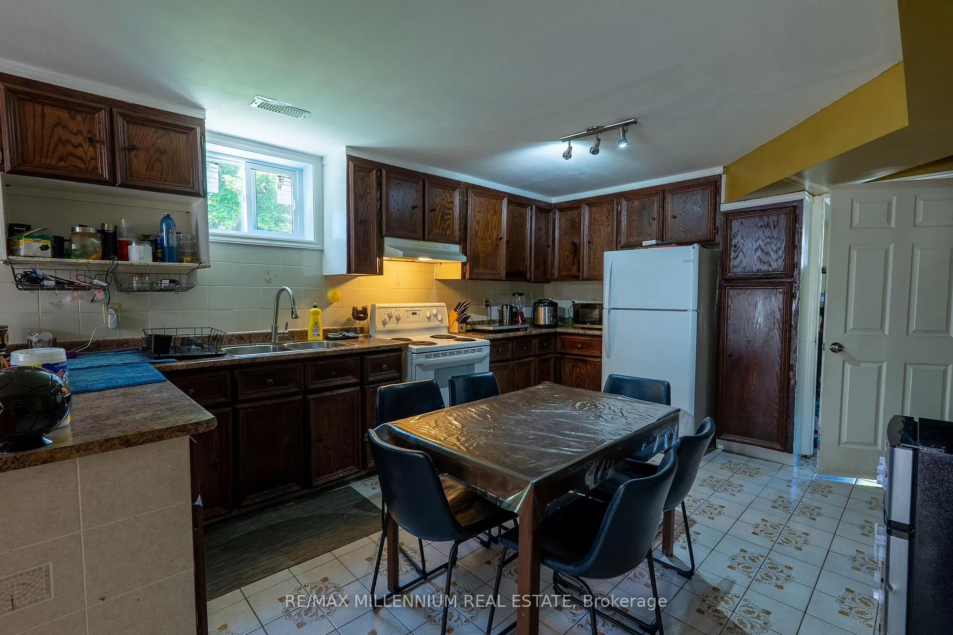 Photo 39 of 29 Major Oaks Drive, Brampton, Madoc — HOMEH