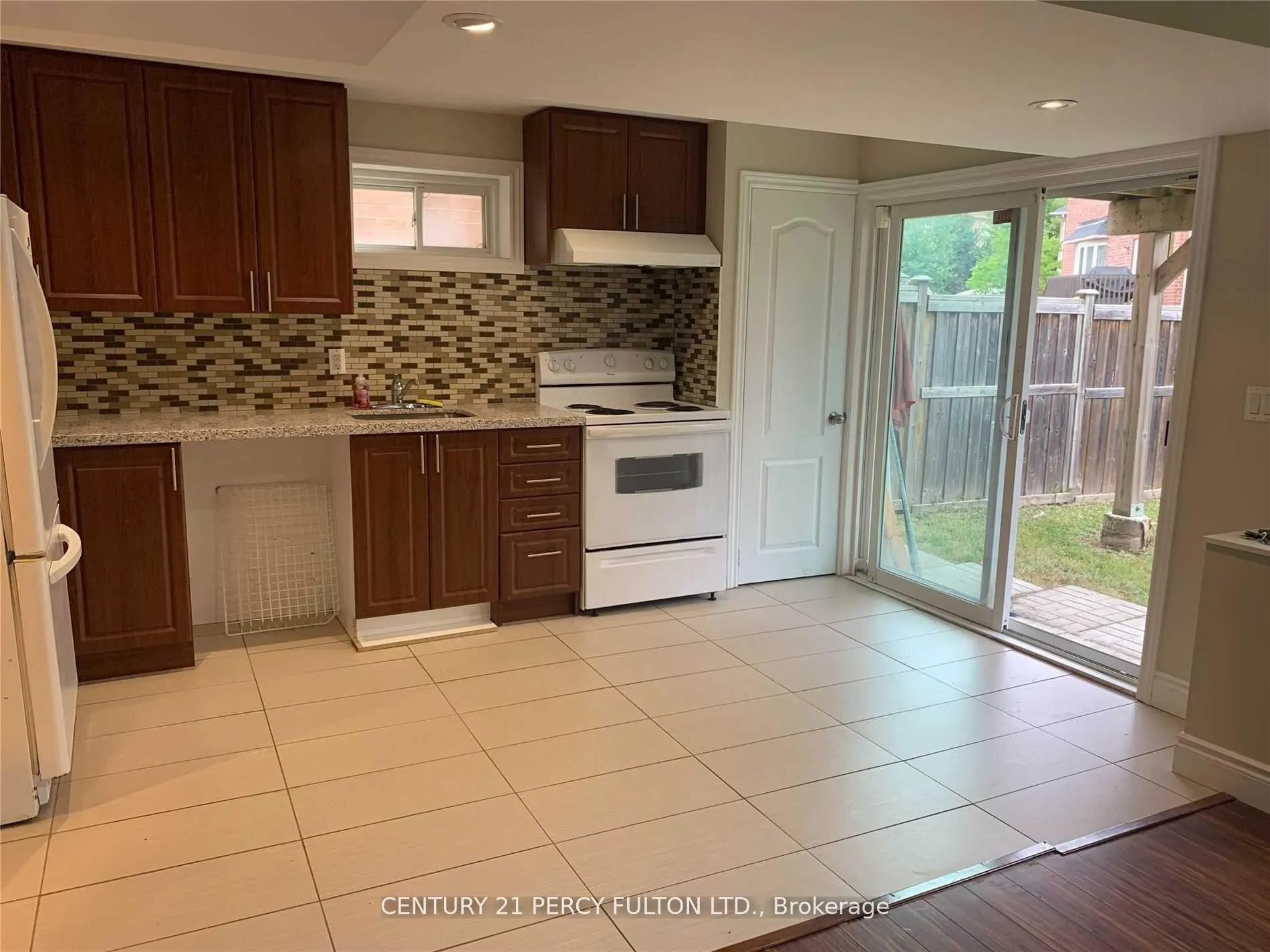 Photo 5 of 21 Watersplace Avenue, Ajax, Northeast Ajax — HOMEH