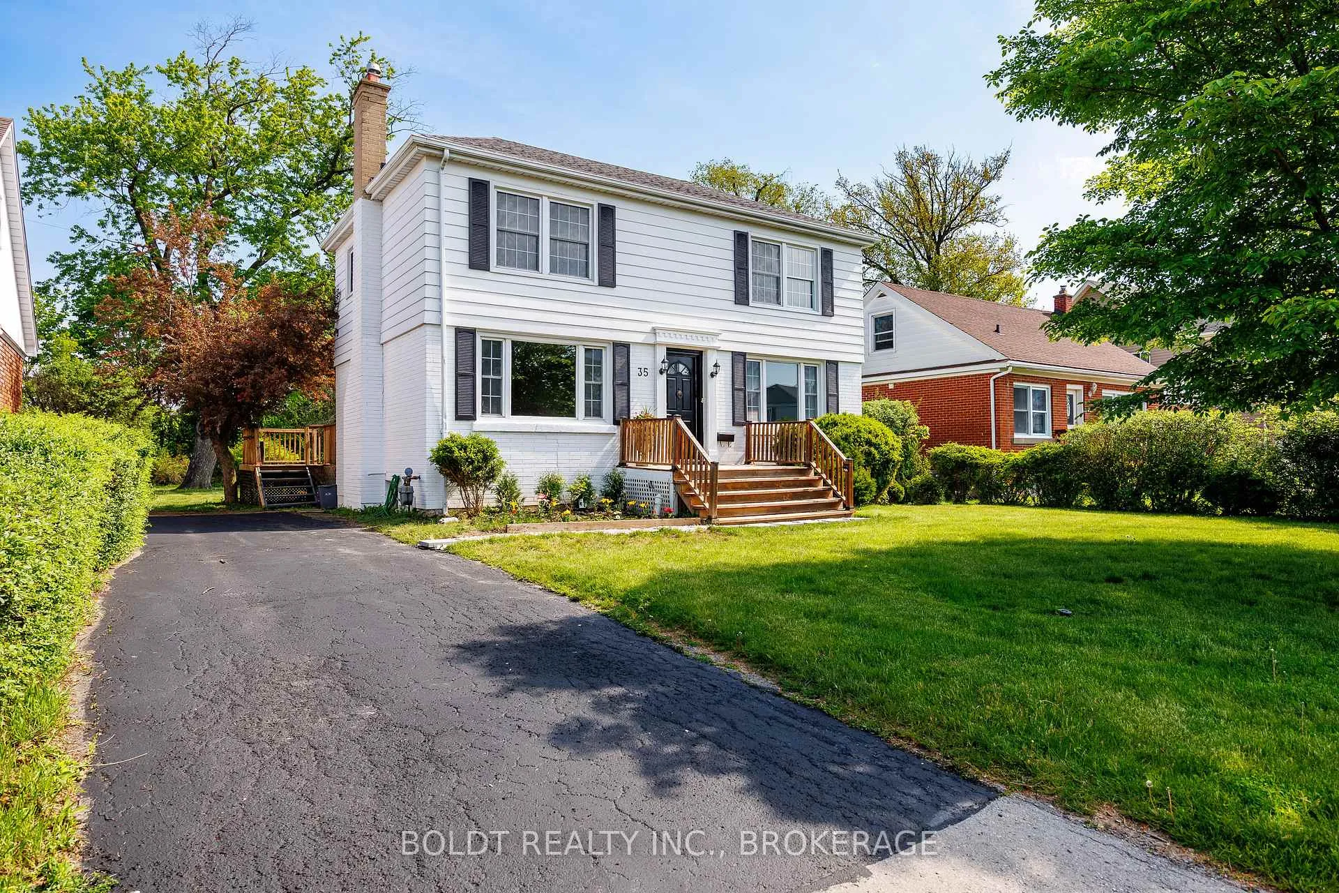Front of 35 Rivercrest Drive