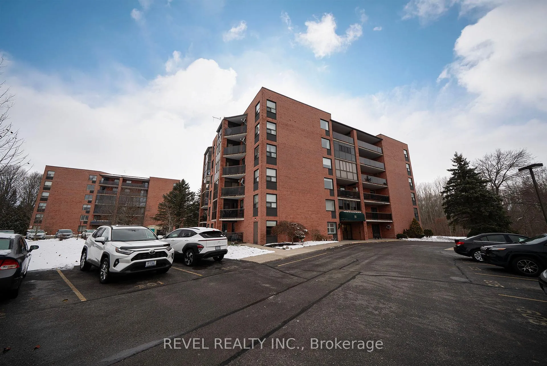 Front of Unit 501, 11 Mill Pond Court