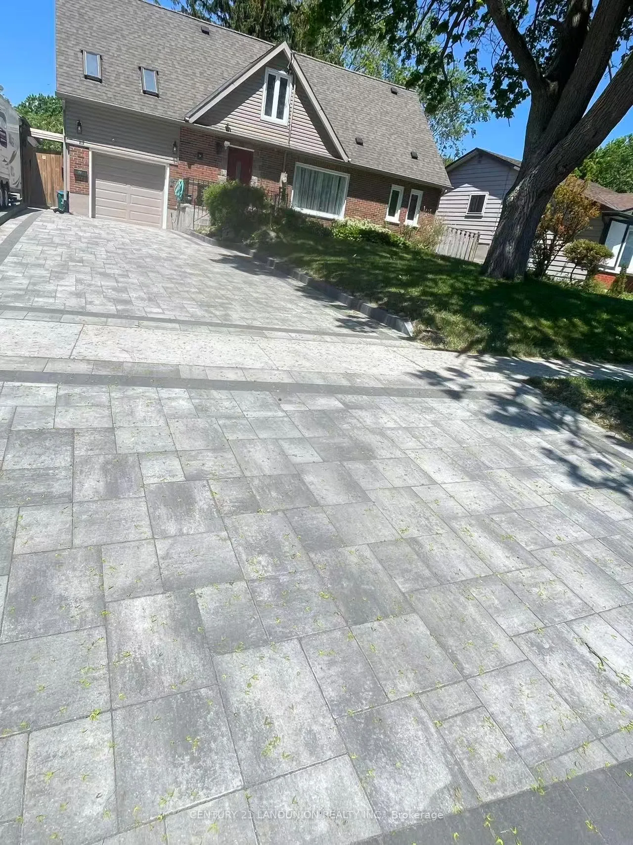 Photo 1 of 34 Grassmere Court, Oshawa, Lakeview — HOMEH