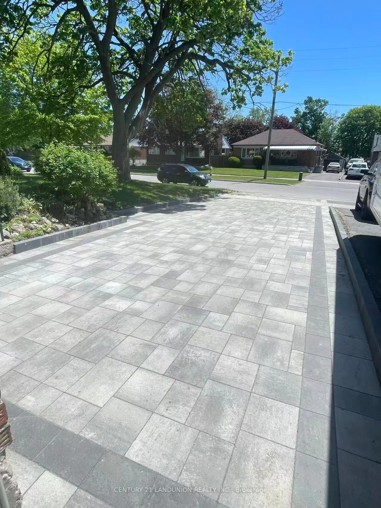 Photo 2 of 34 Grassmere Court, Oshawa, Lakeview — HOMEH