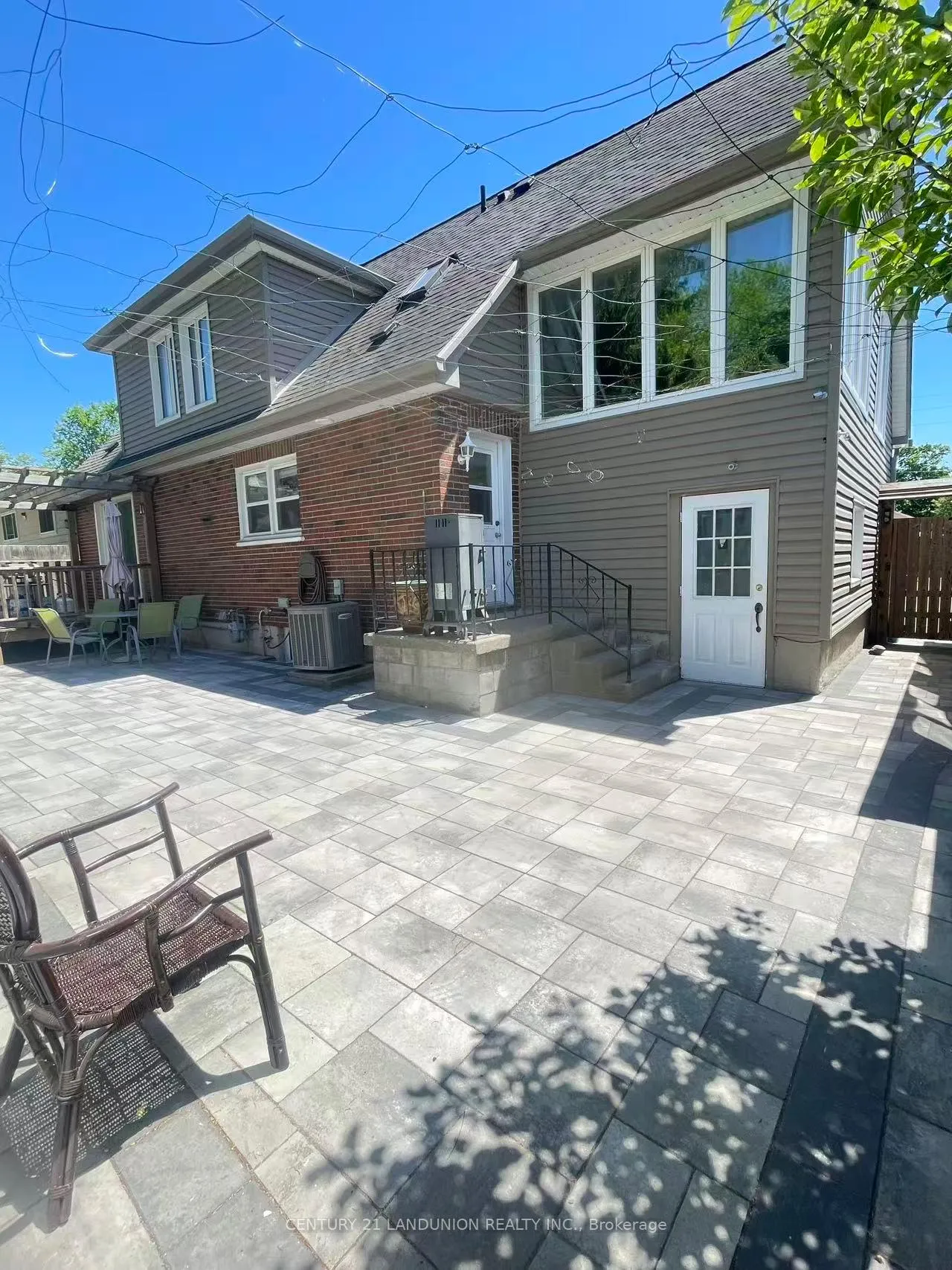 Photo 3 of 34 Grassmere Court, Oshawa, Lakeview — HOMEH