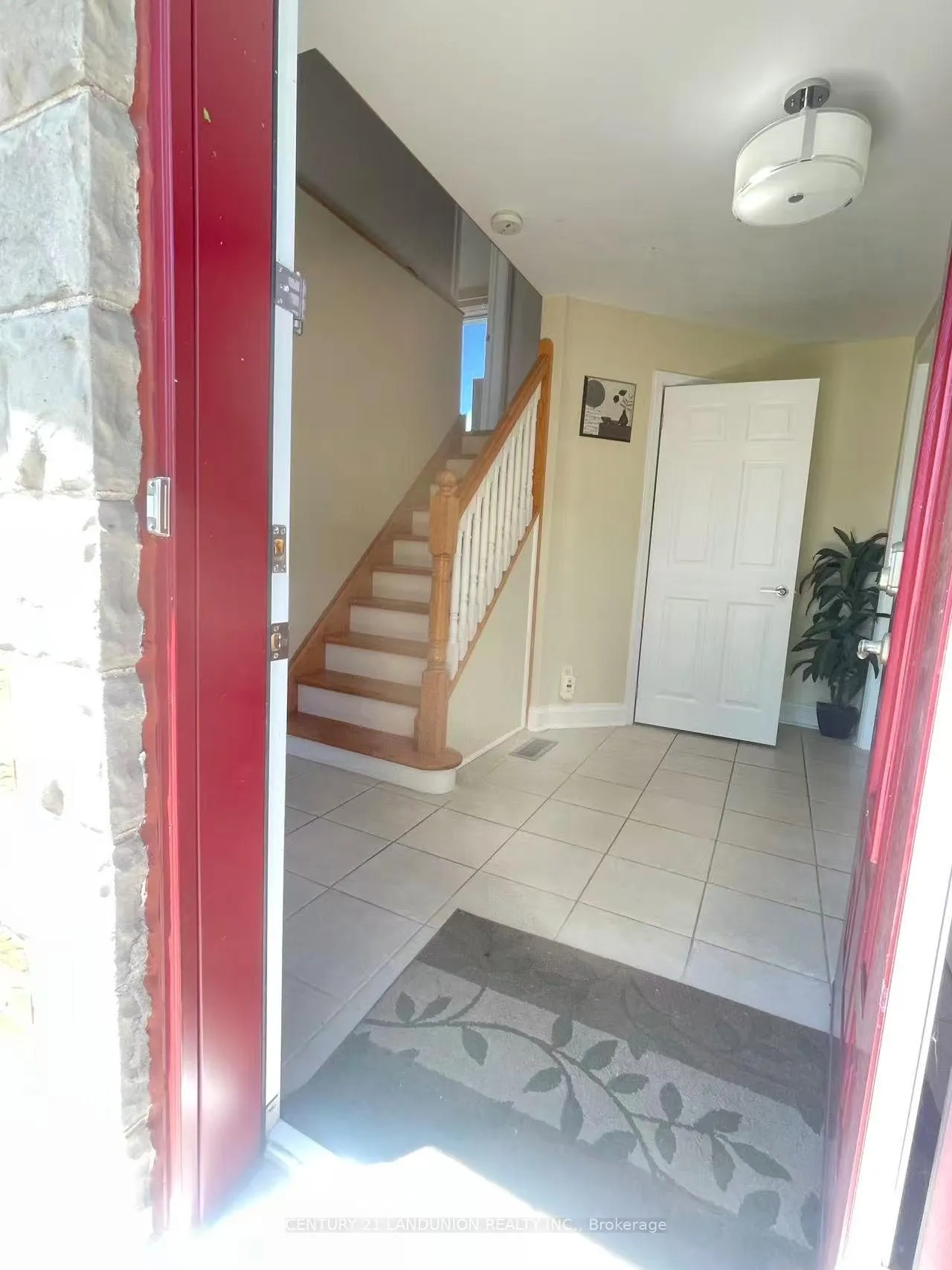 Photo 11 of 34 Grassmere Court, Oshawa, Lakeview — HOMEH