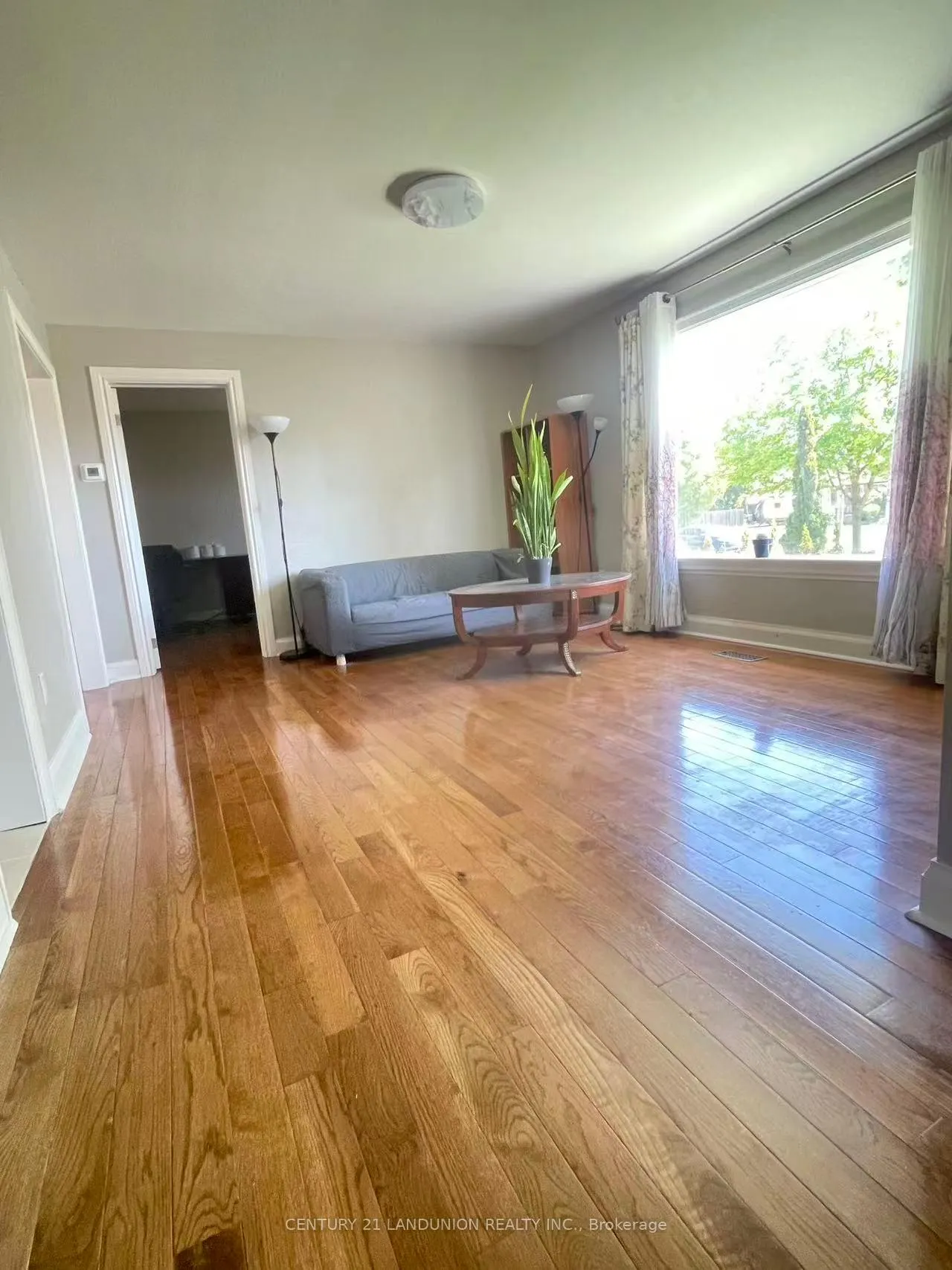 Photo 13 of 34 Grassmere Court, Oshawa, Lakeview — HOMEH