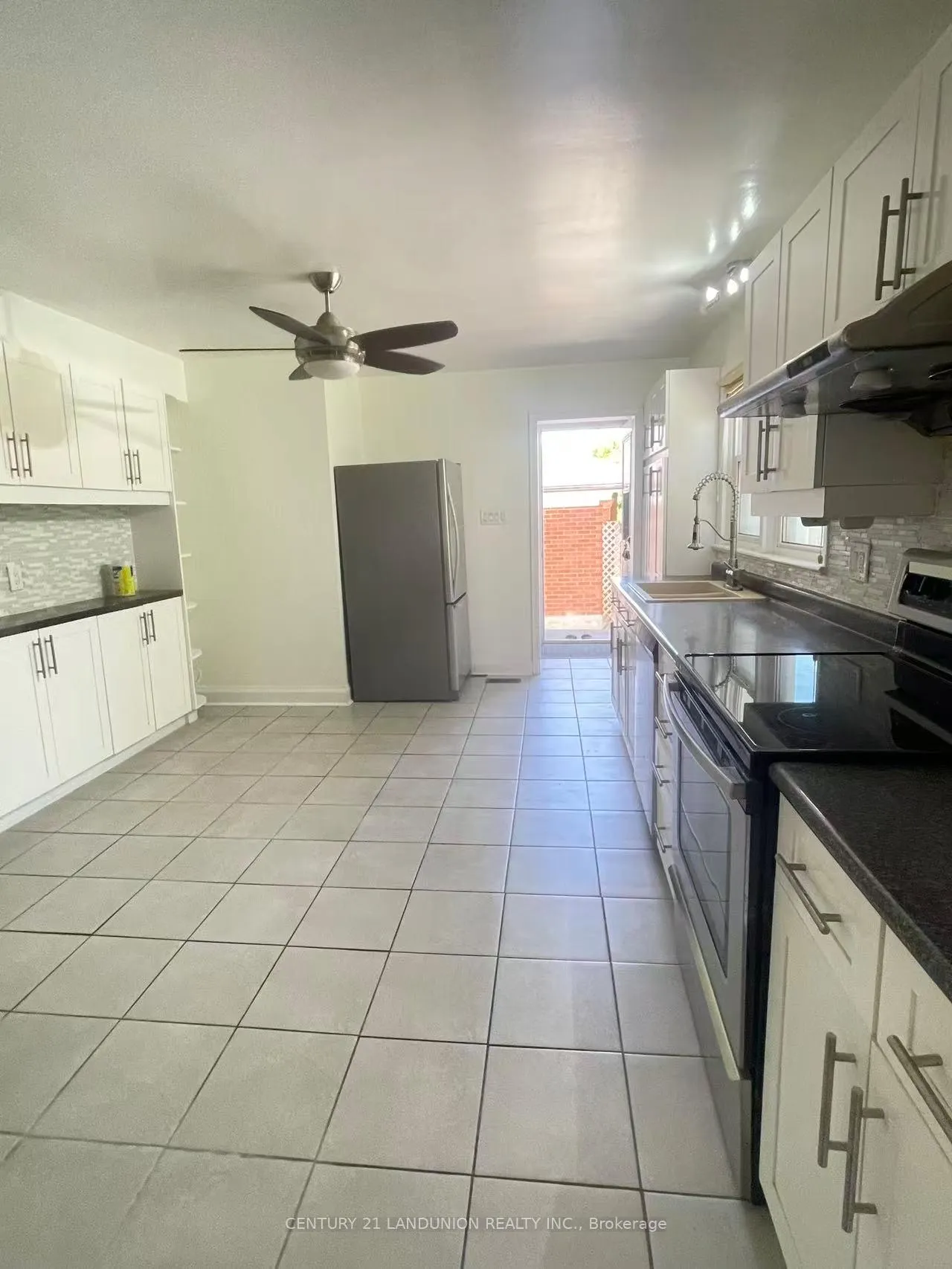 Photo 17 of 34 Grassmere Court, Oshawa, Lakeview — HOMEH