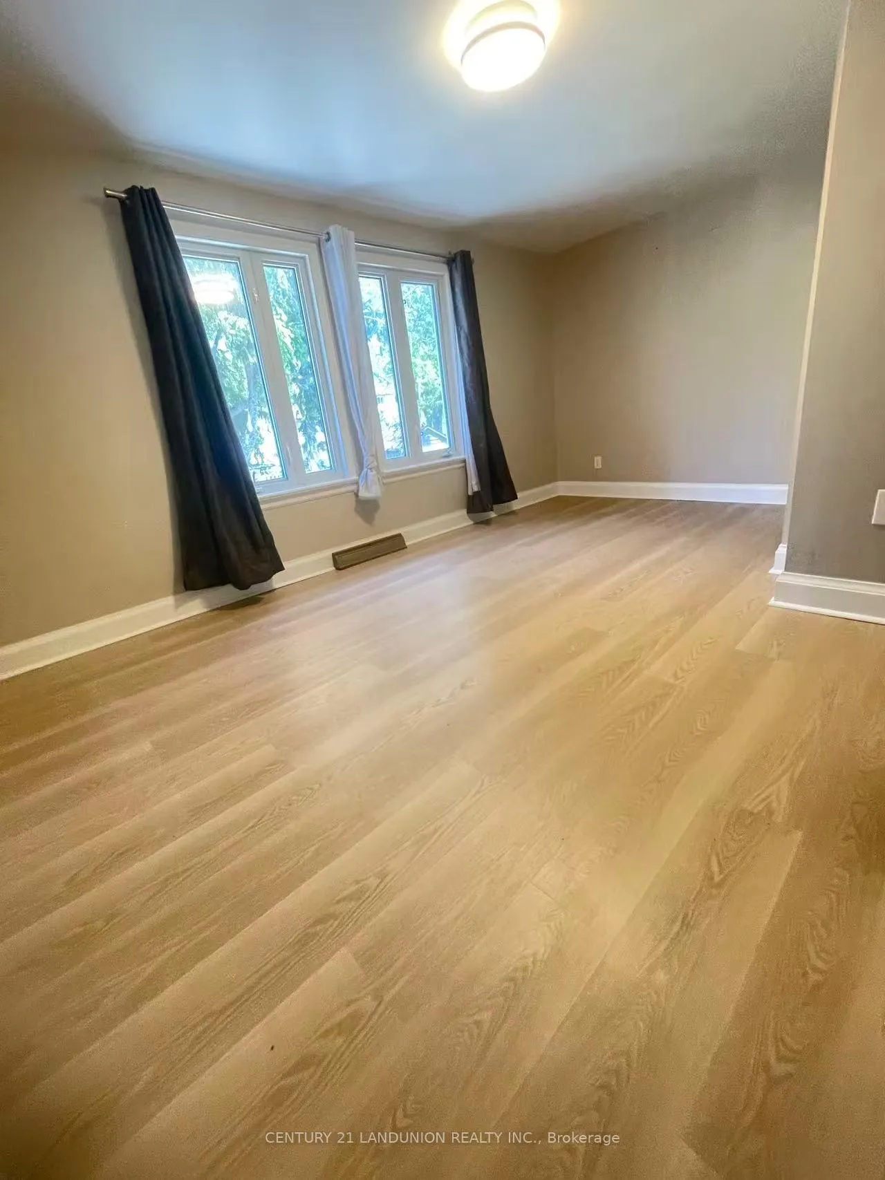 Photo 23 of 34 Grassmere Court, Oshawa, Lakeview — HOMEH