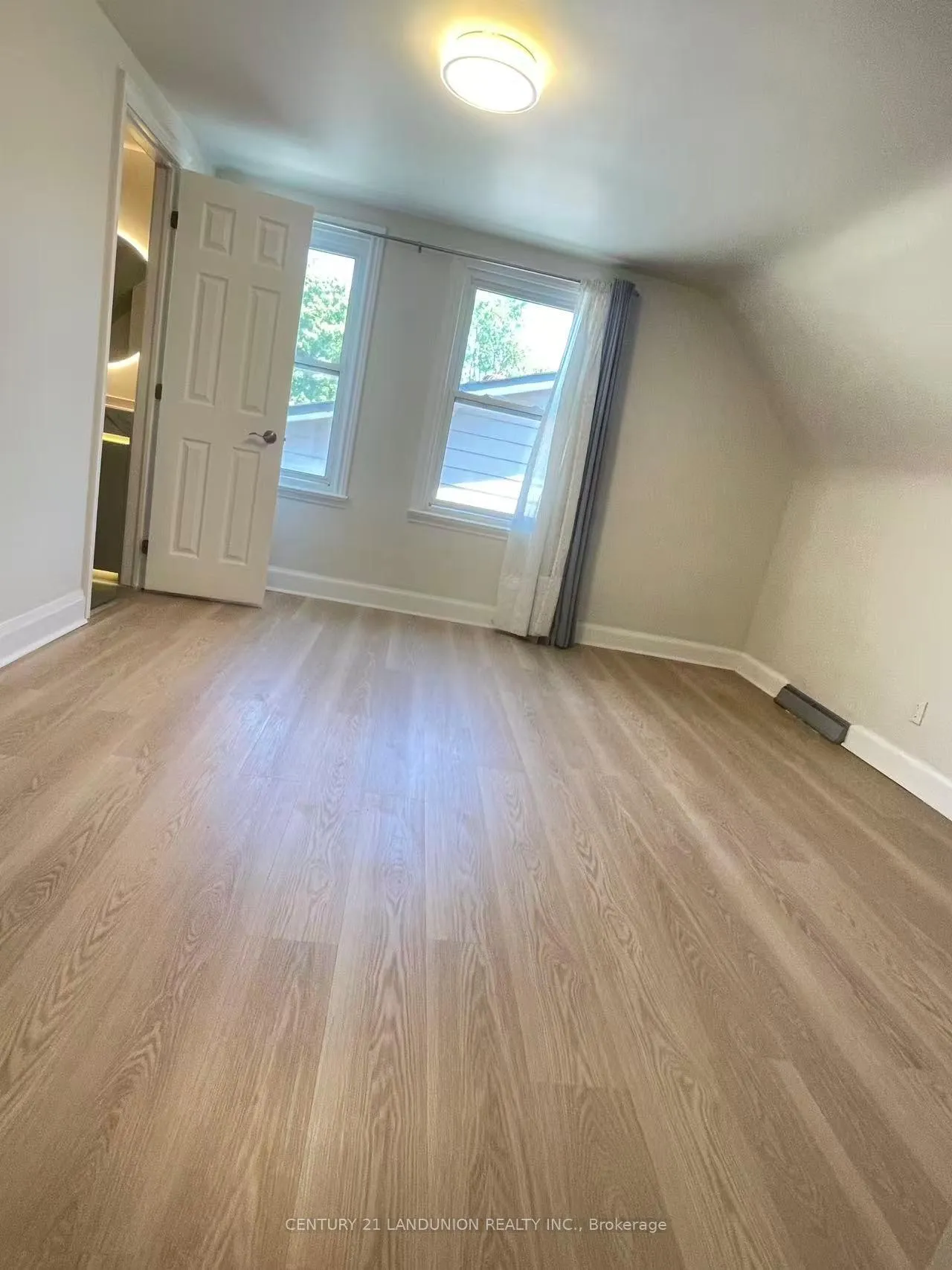 Photo 25 of 34 Grassmere Court, Oshawa, Lakeview — HOMEH
