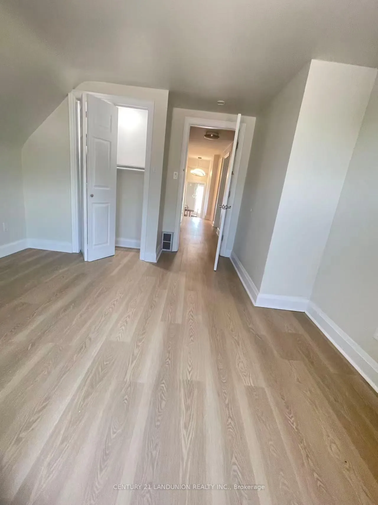 Photo 26 of 34 Grassmere Court, Oshawa, Lakeview — HOMEH