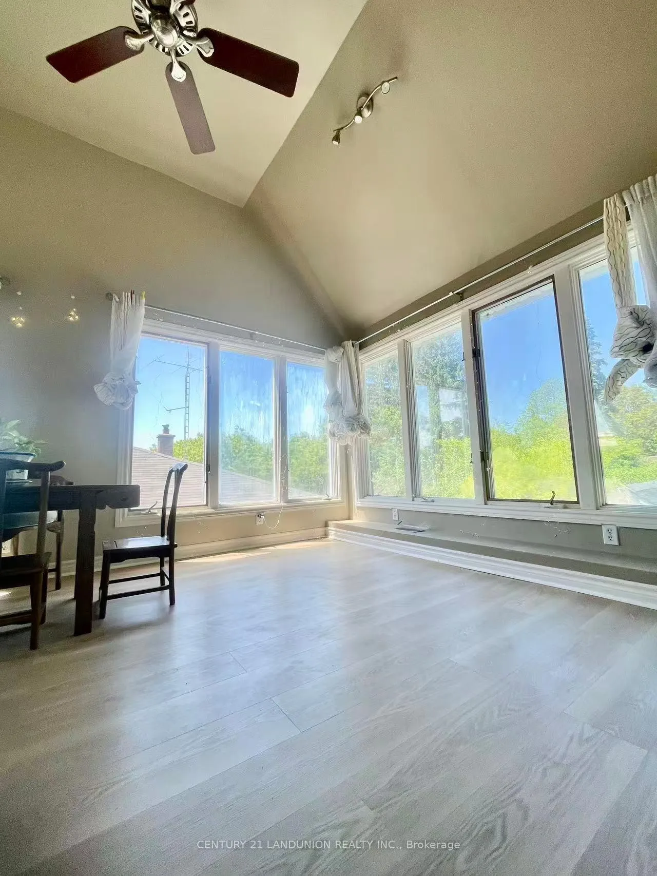 Photo 27 of 34 Grassmere Court, Oshawa, Lakeview — HOMEH
