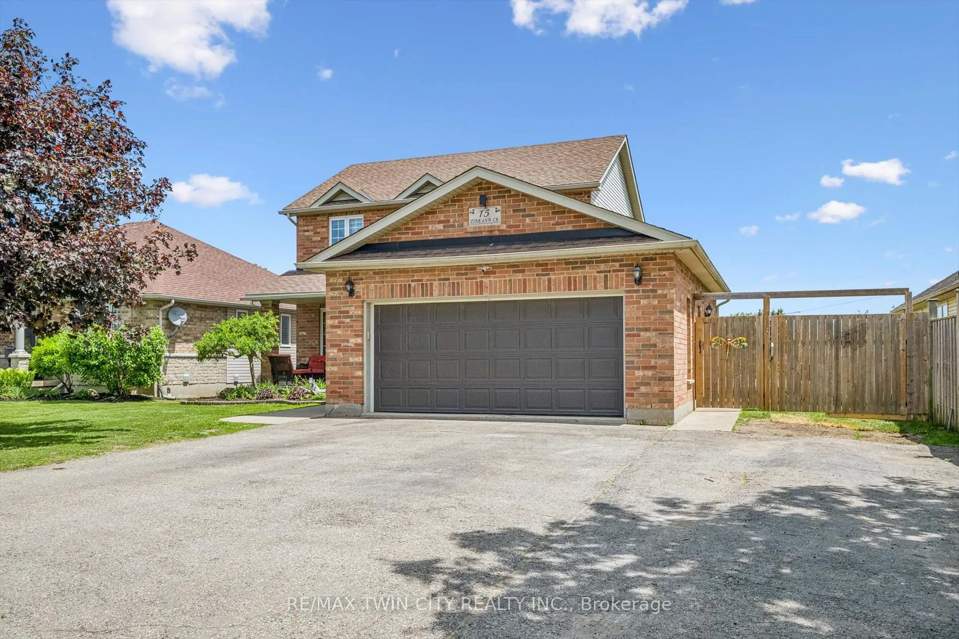 Photo 2 of 15 Zinkann Crescent, Wellesley — HOMEH