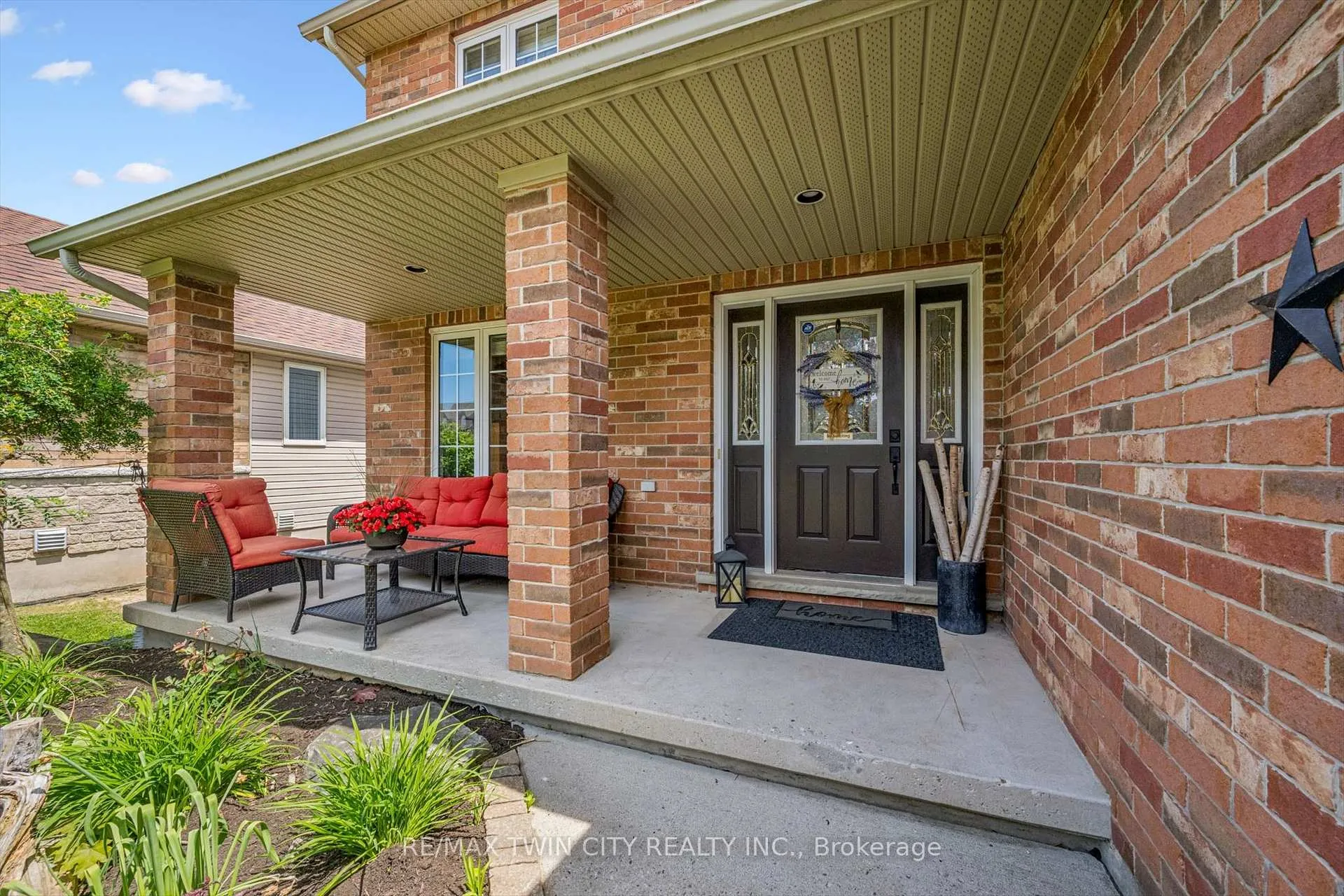 Photo 3 of 15 Zinkann Crescent, Wellesley — HOMEH