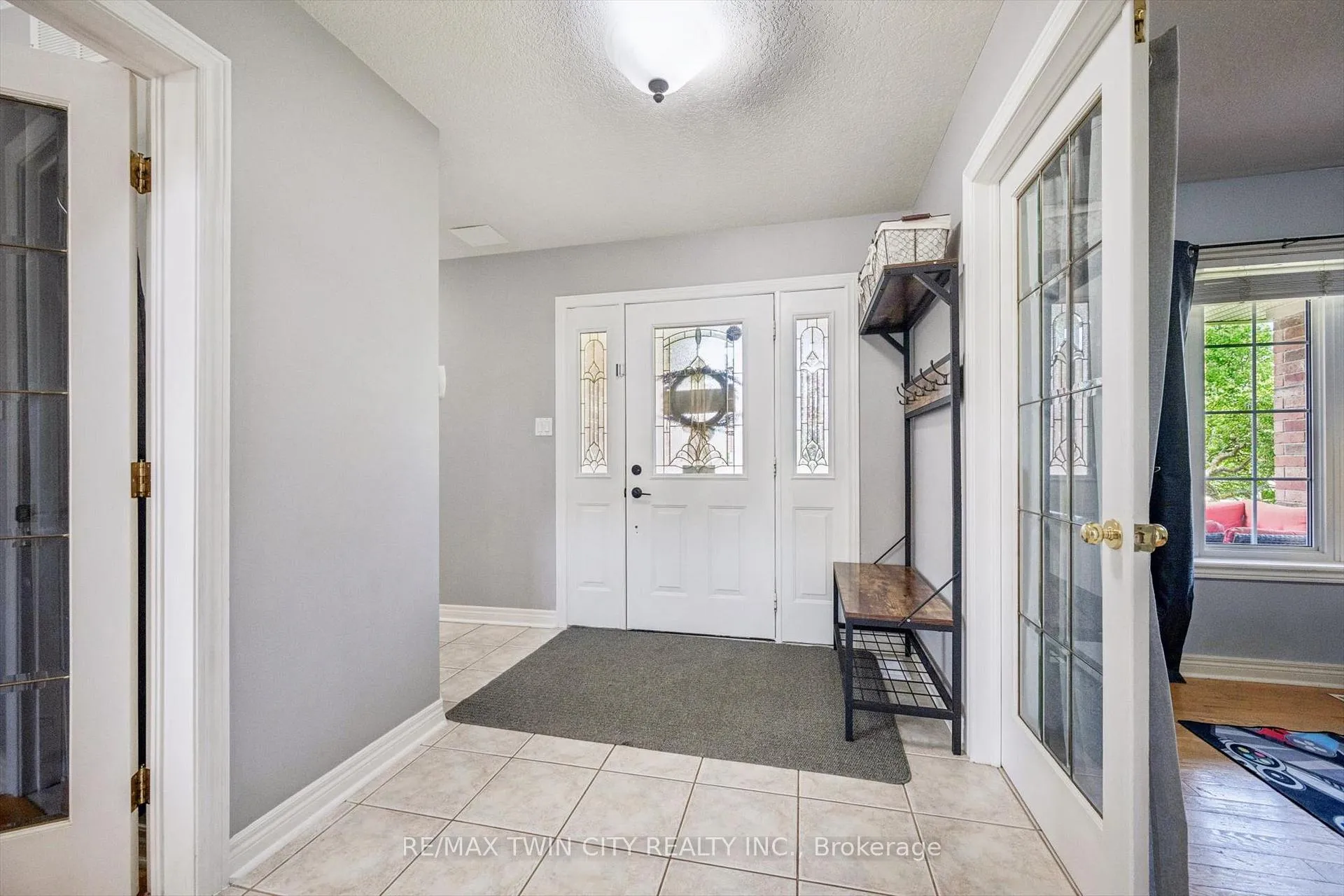 Photo 4 of 15 Zinkann Crescent, Wellesley — HOMEH