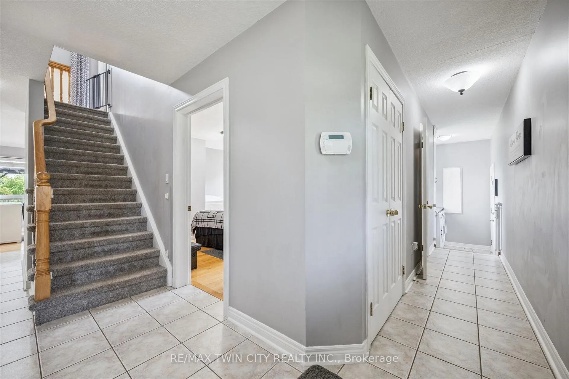 Photo 5 of 15 Zinkann Crescent, Wellesley — HOMEH