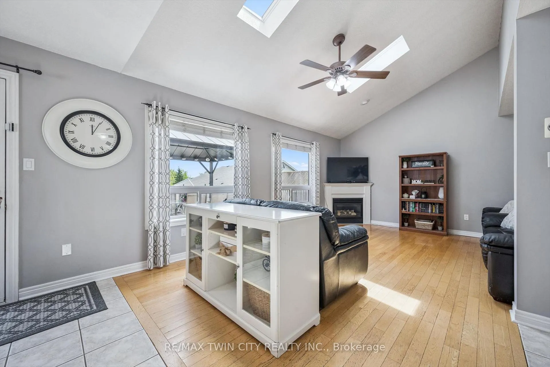 Photo 7 of 15 Zinkann Crescent, Wellesley — HOMEH
