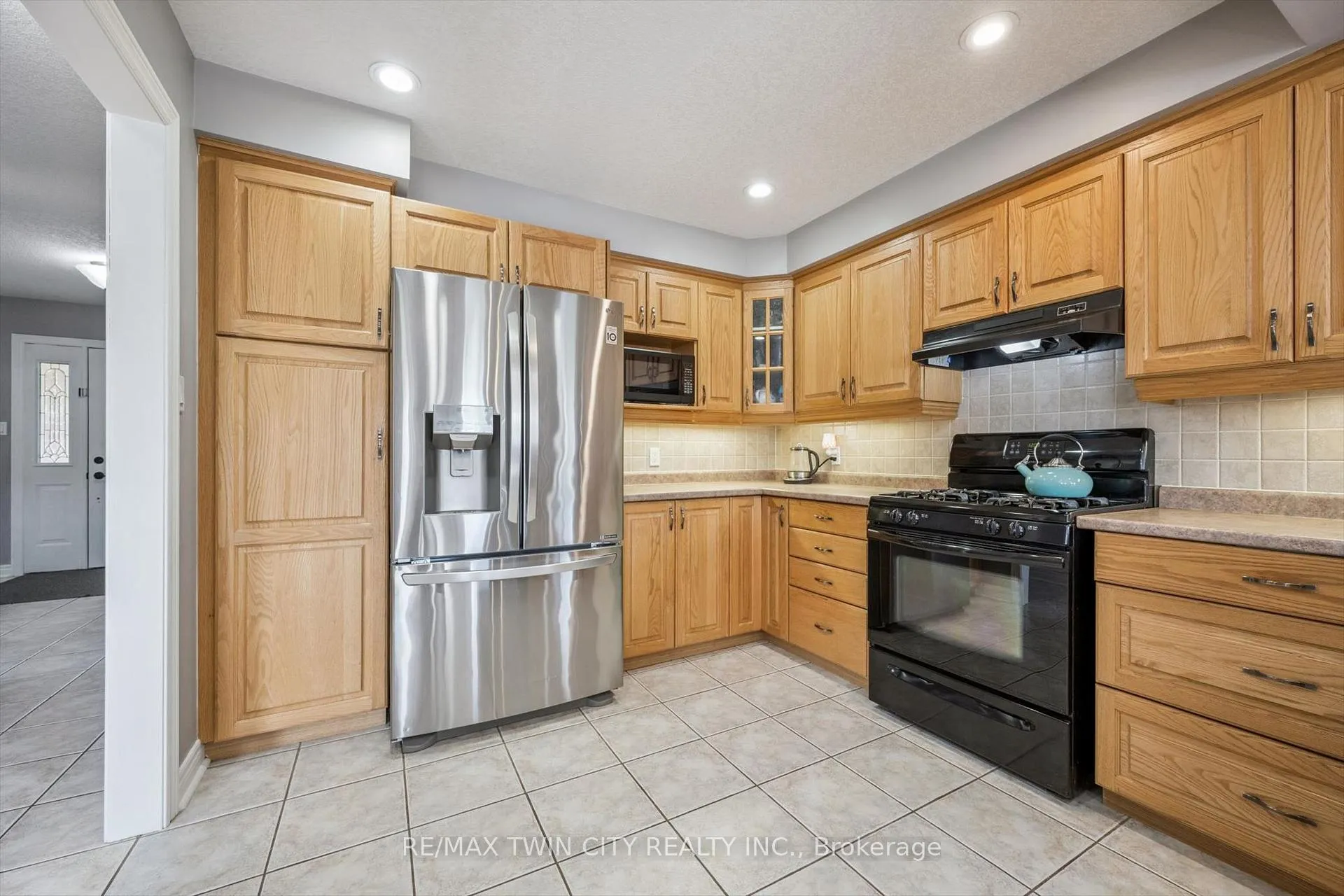 Photo 11 of 15 Zinkann Crescent, Wellesley — HOMEH
