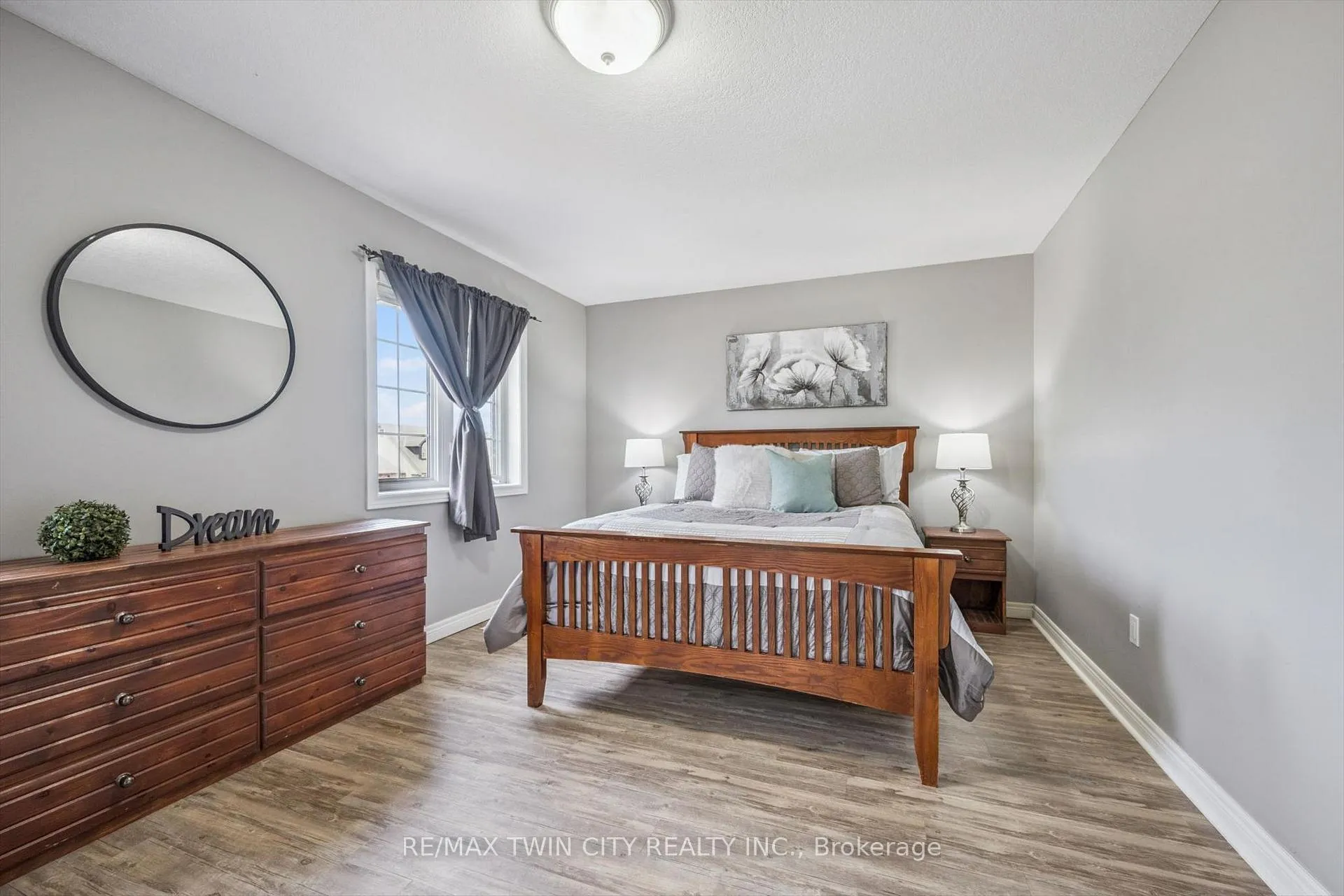 Photo 17 of 15 Zinkann Crescent, Wellesley — HOMEH