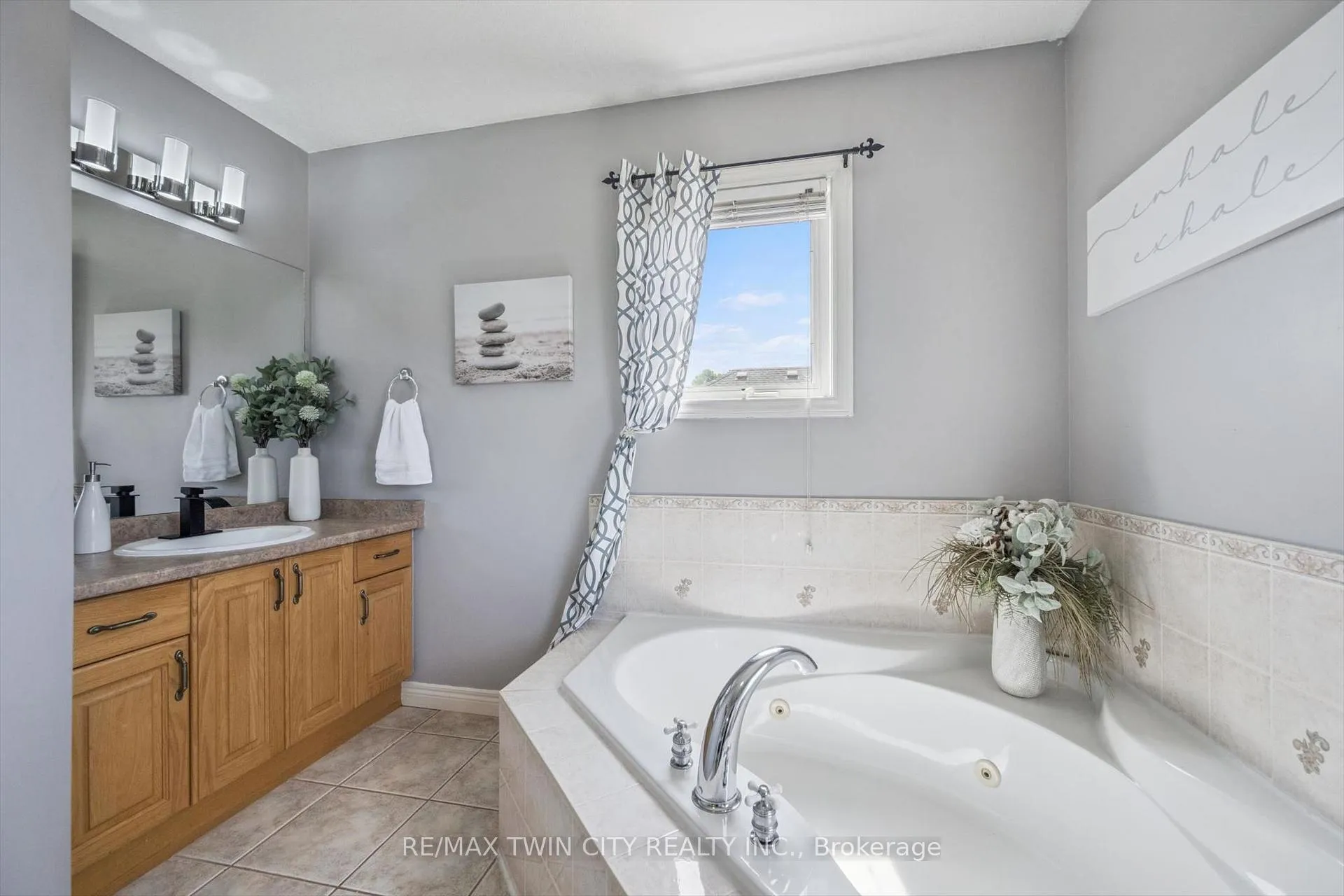 Photo 19 of 15 Zinkann Crescent, Wellesley — HOMEH