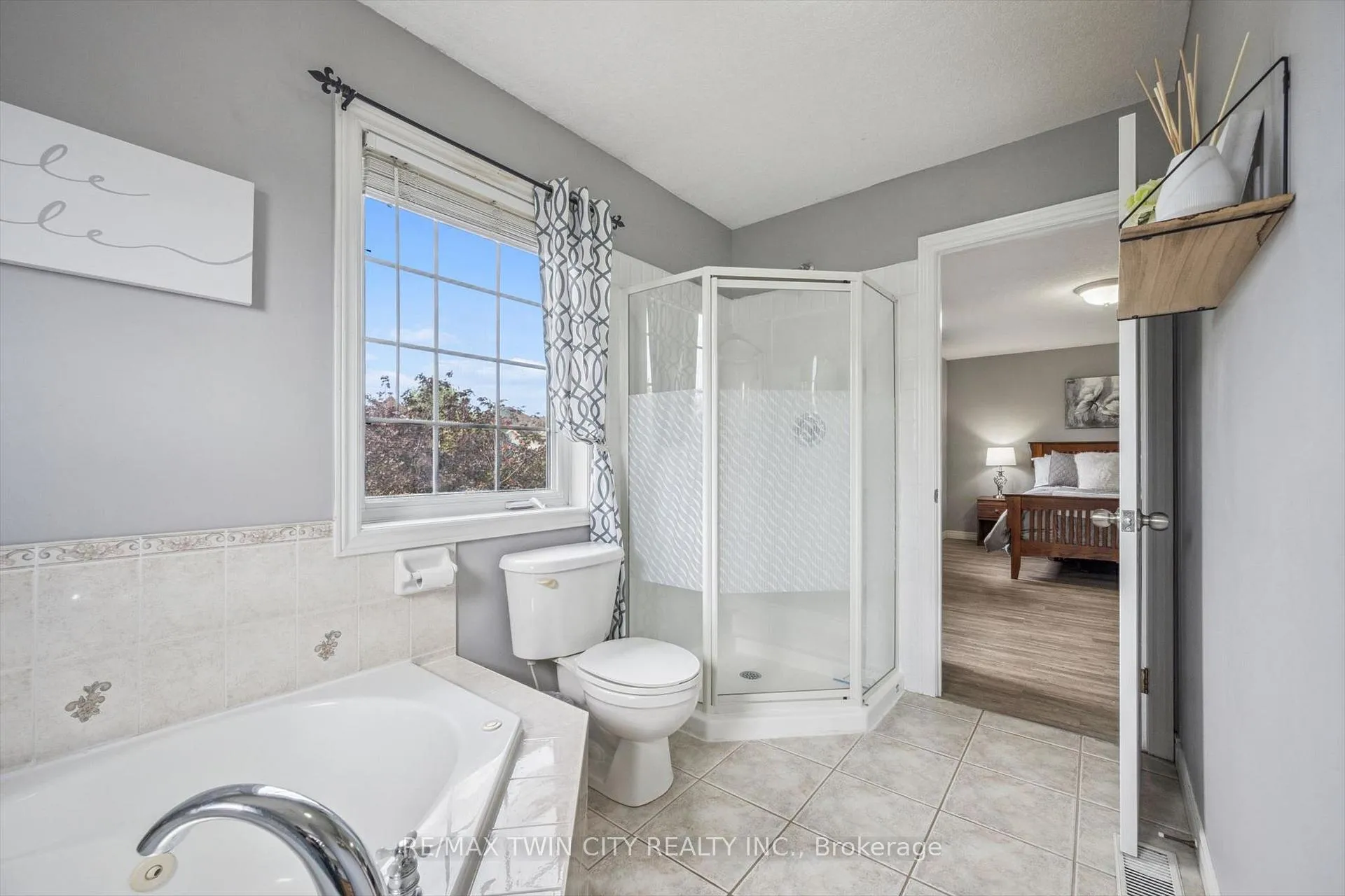 Photo 20 of 15 Zinkann Crescent, Wellesley — HOMEH
