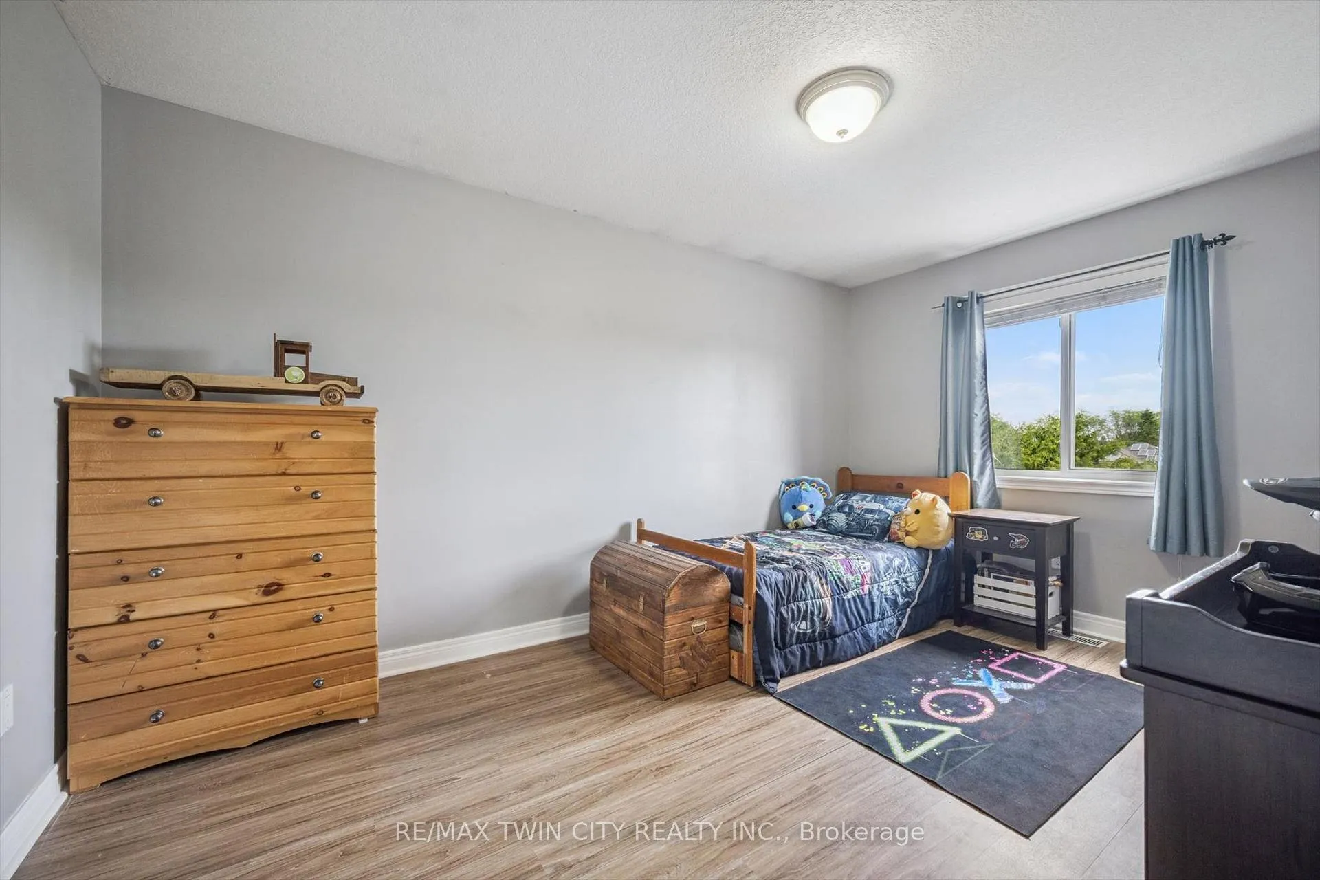 Photo 21 of 15 Zinkann Crescent, Wellesley — HOMEH