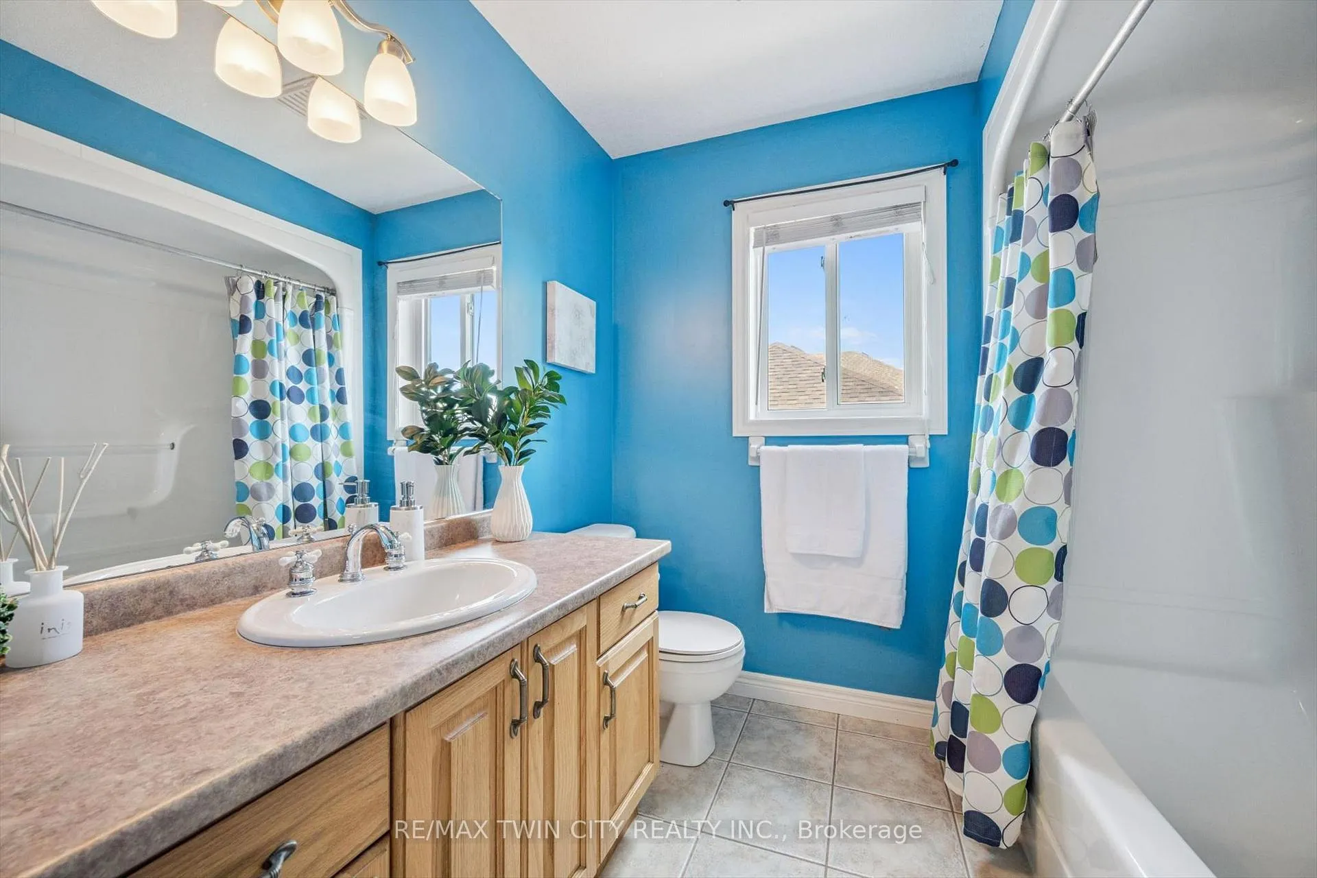 Photo 23 of 15 Zinkann Crescent, Wellesley — HOMEH