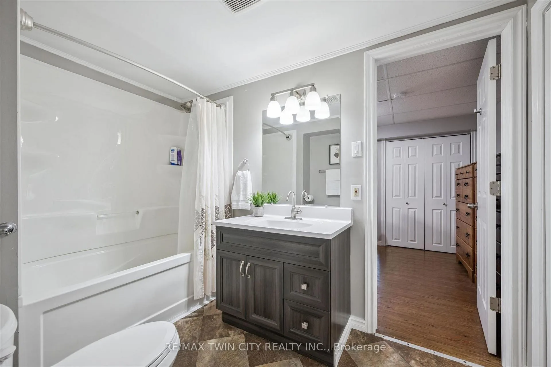 Photo 32 of 15 Zinkann Crescent, Wellesley — HOMEH