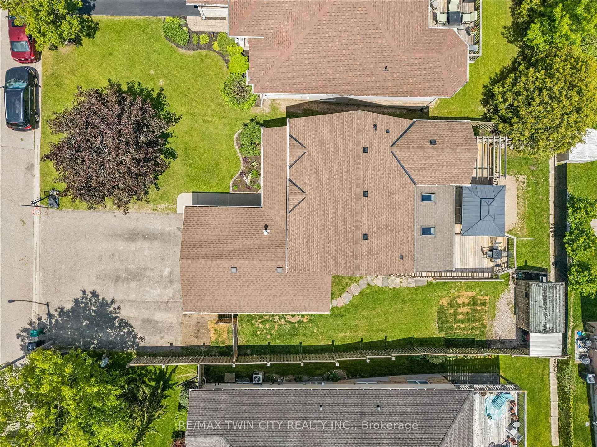 Photo 33 of 15 Zinkann Crescent, Wellesley — HOMEH