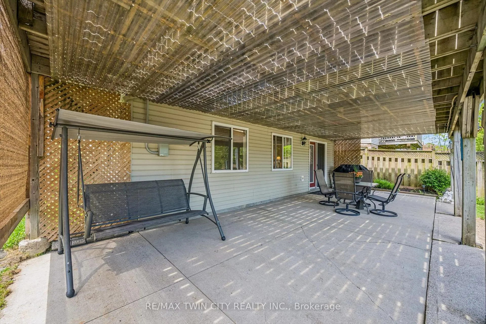 Photo 35 of 15 Zinkann Crescent, Wellesley — HOMEH