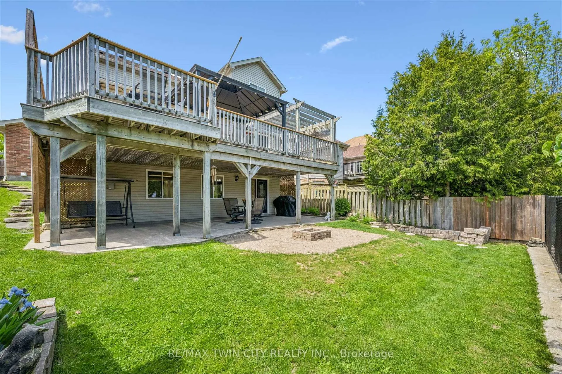 Photo 36 of 15 Zinkann Crescent, Wellesley — HOMEH