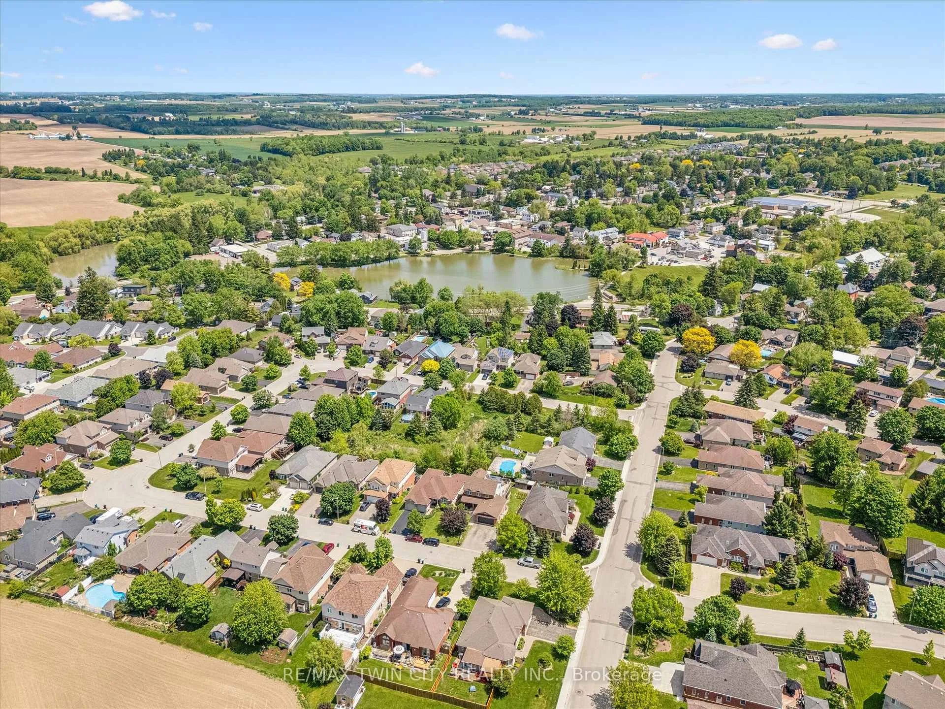 Photo 37 of 15 Zinkann Crescent, Wellesley — HOMEH