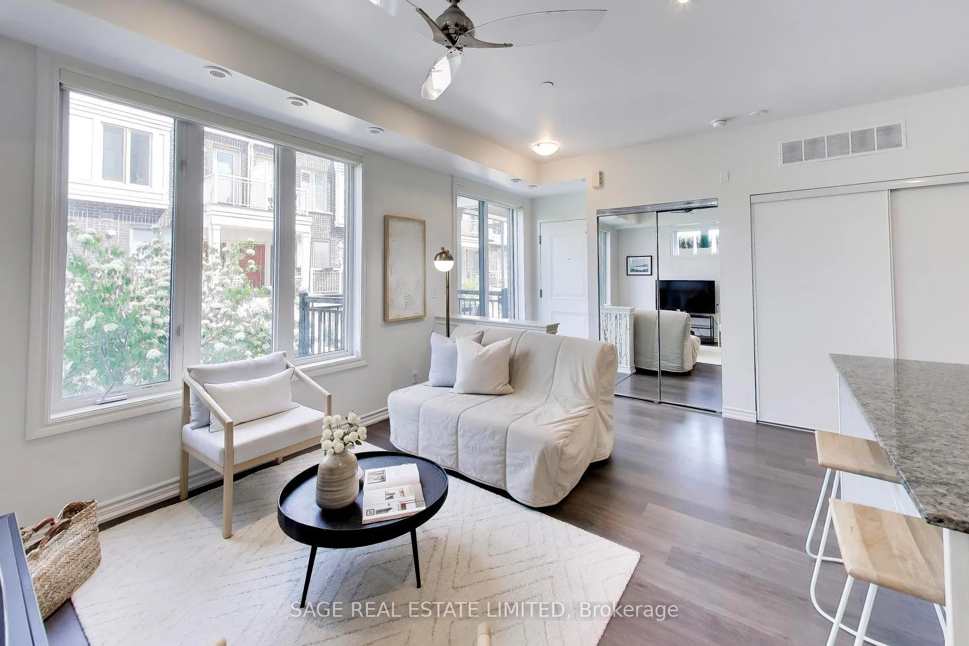 Photo 2 of Unit 2, 130 Long Branch Avenue, Etobicoke, Long Branch — HOMEH