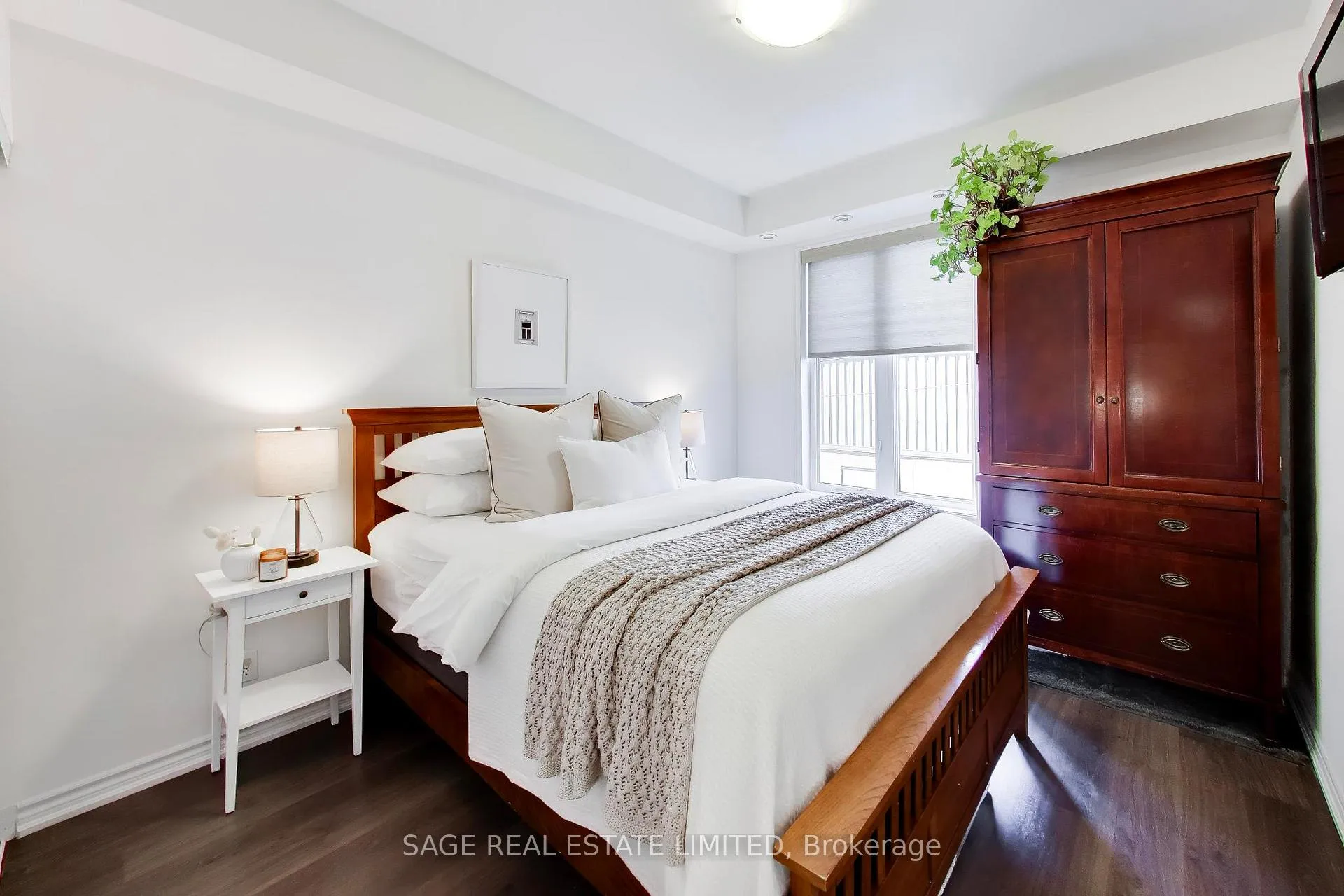 Photo 10 of Unit 2, 130 Long Branch Avenue, Etobicoke, Long Branch — HOMEH