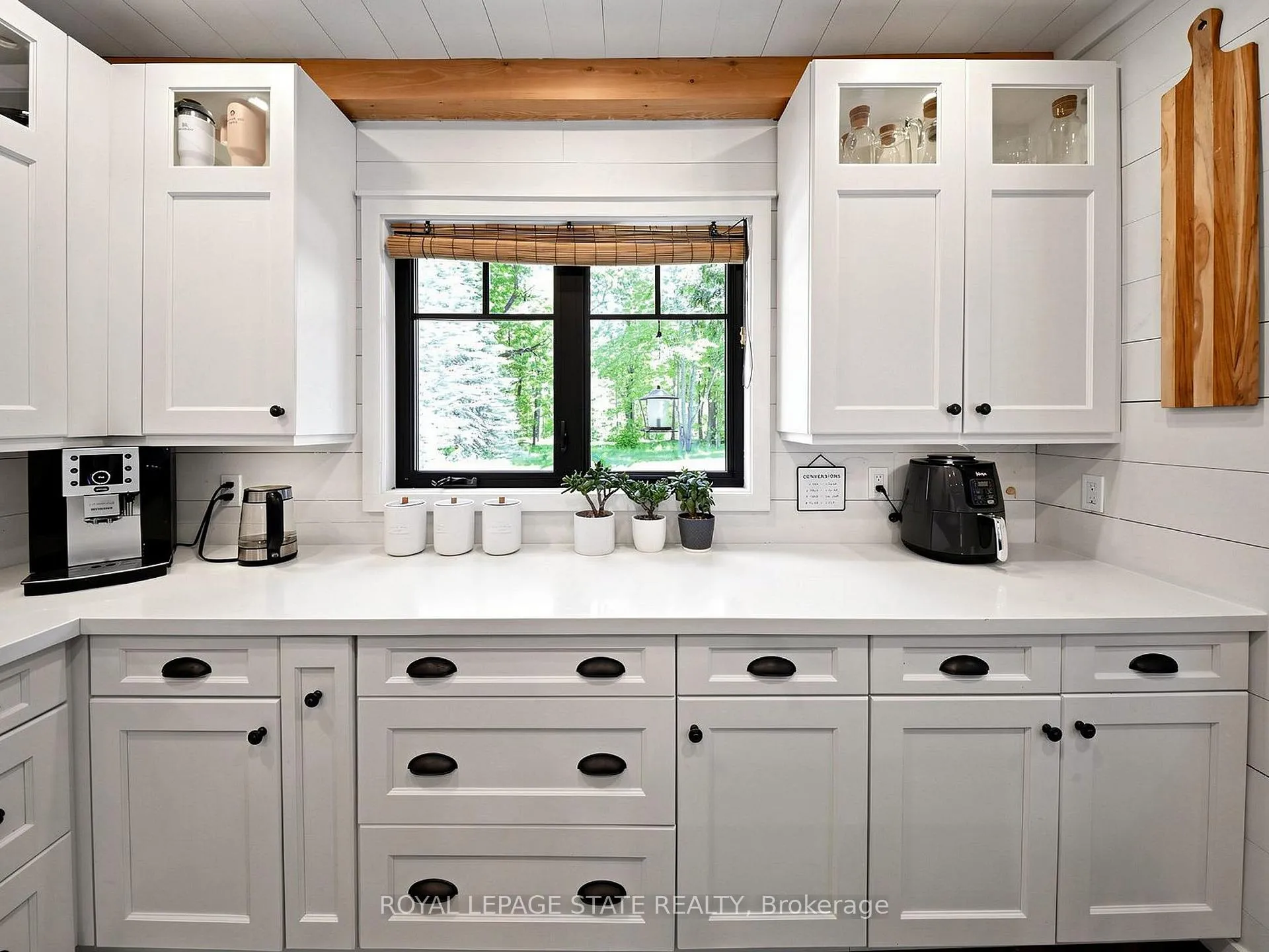Photo 18 of 1065 Milburough Line, Hamilton, Rural Flamborough — HOMEH