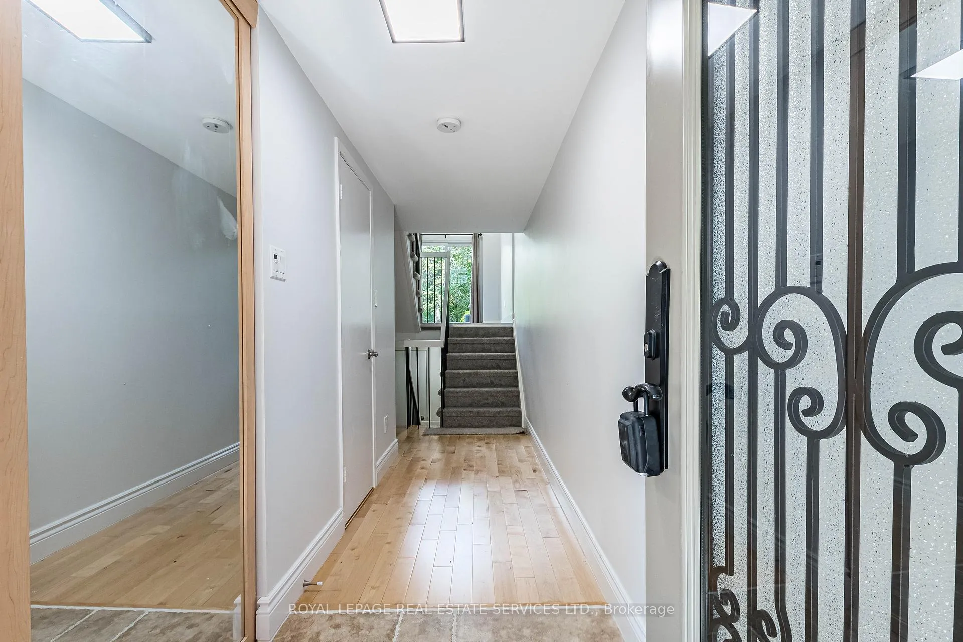 Photo 4 of Unit 35, 1855 Maple Ridge Drive, Mississauga, Rathwood — HOMEH