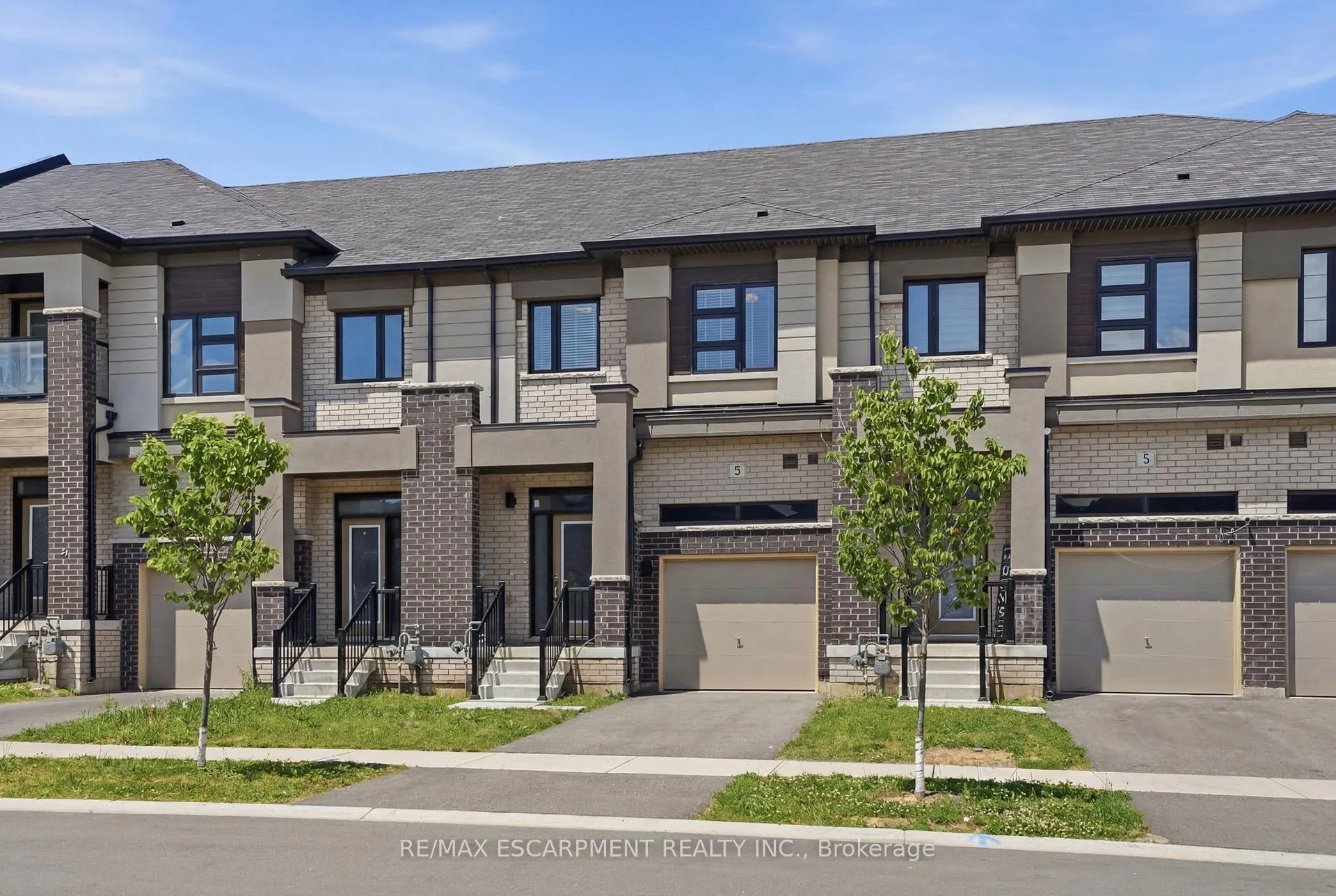 Photo 2 of 5 George Brier Drive W, Brant, Paris — HOMEH