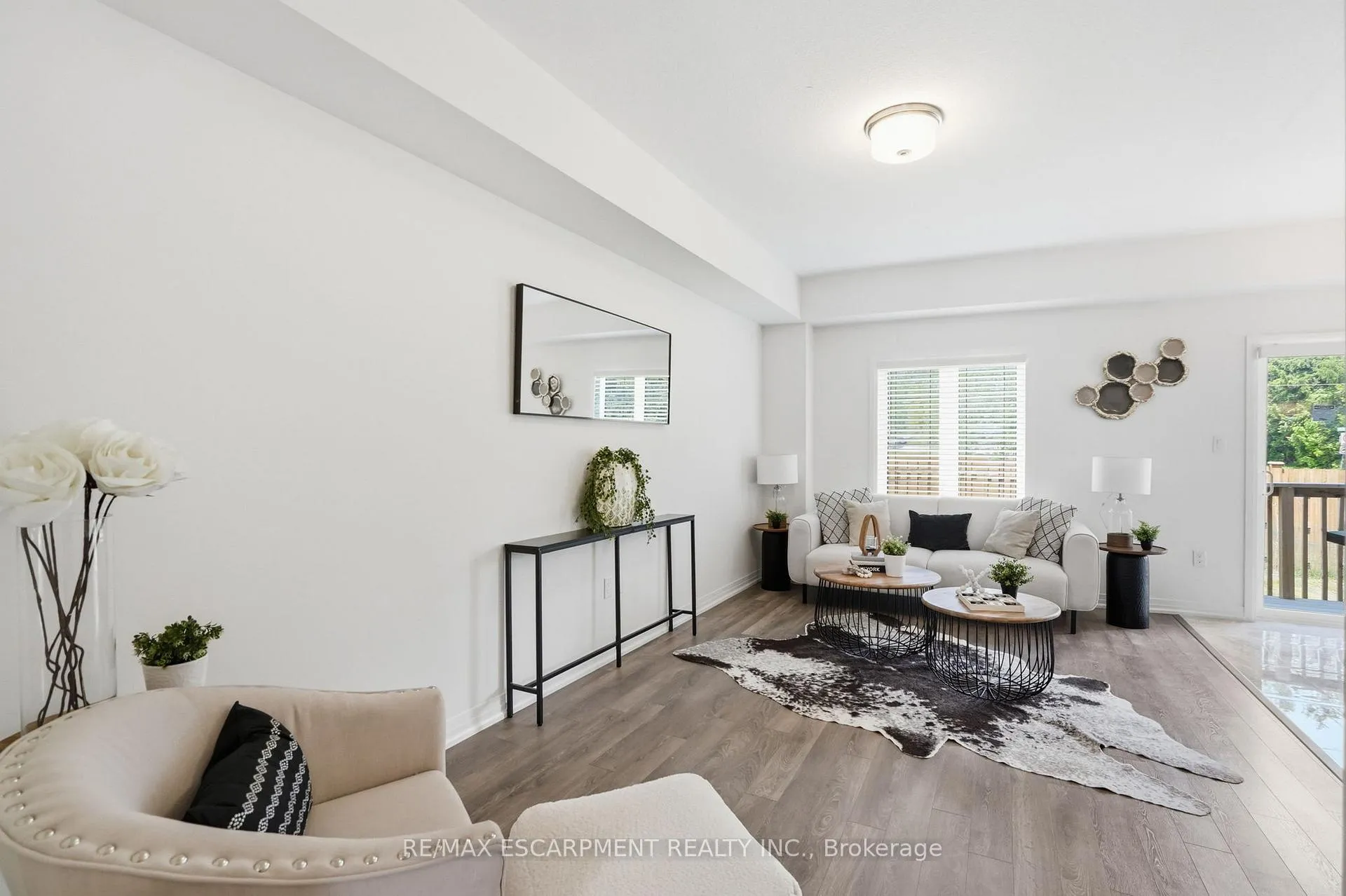 Photo 8 of 5 George Brier Drive W, Brant, Paris — HOMEH