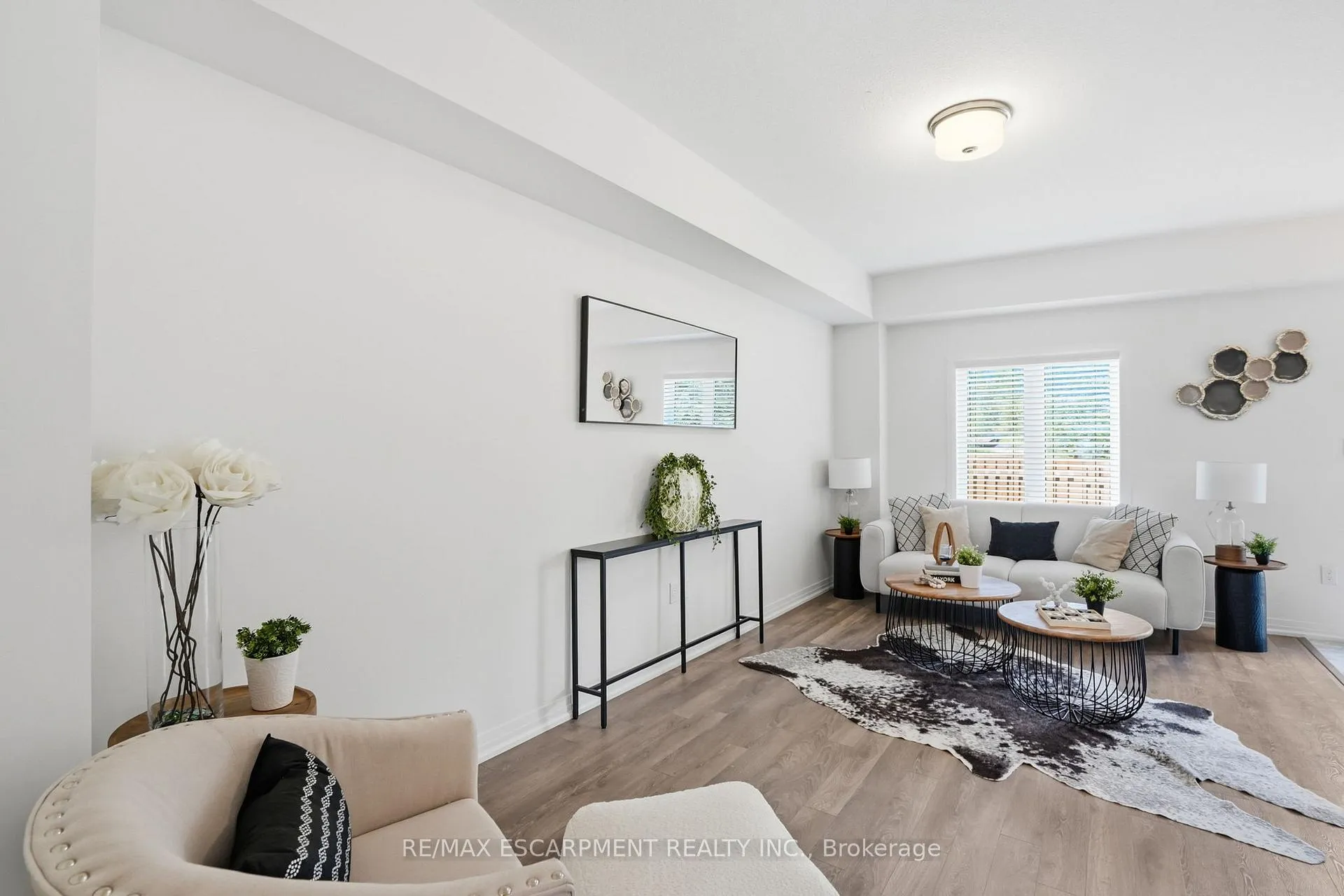 Photo 9 of 5 George Brier Drive W, Brant, Paris — HOMEH