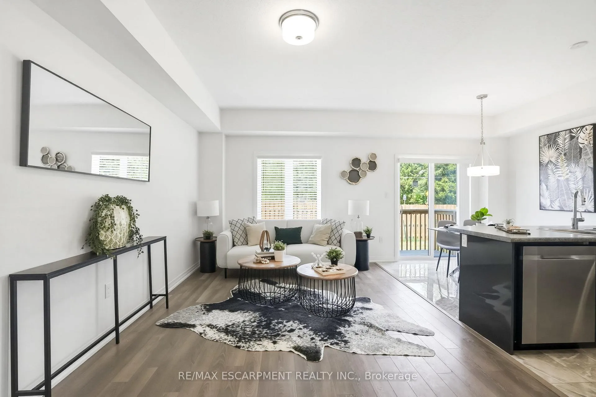 Photo 10 of 5 George Brier Drive W, Brant, Paris — HOMEH