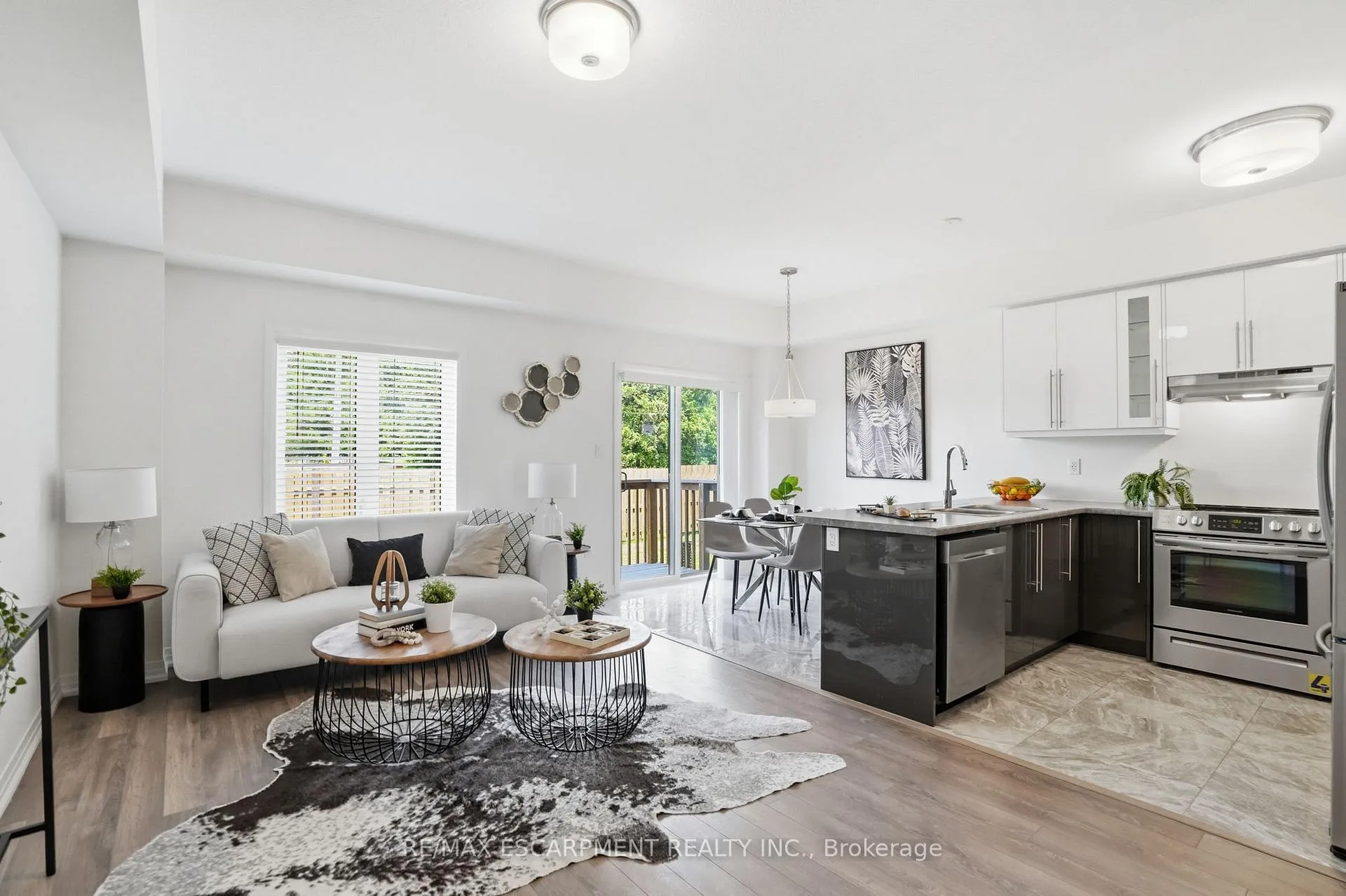 Photo 11 of 5 George Brier Drive W, Brant, Paris — HOMEH