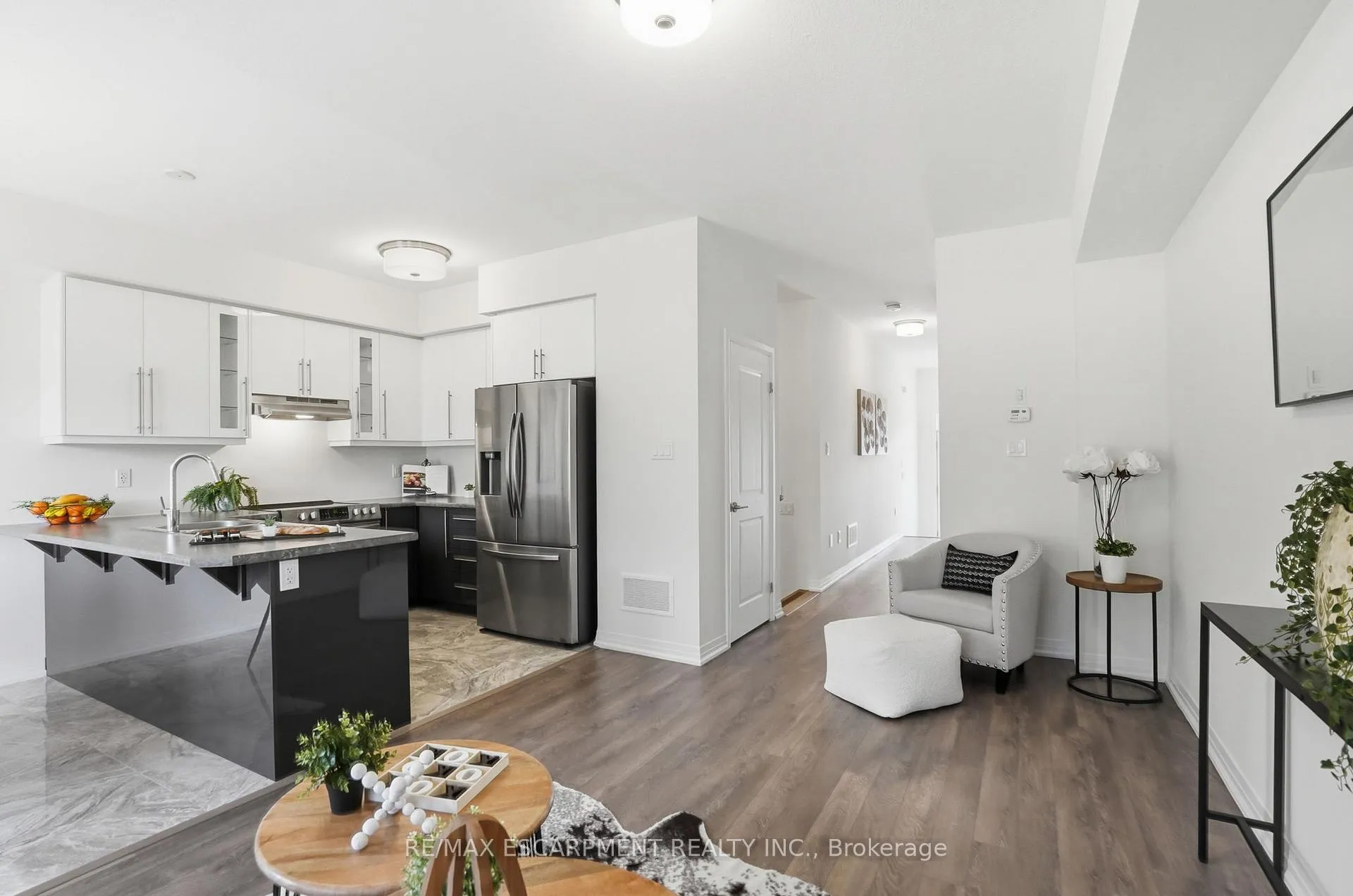 Photo 12 of 5 George Brier Drive W, Brant, Paris — HOMEH